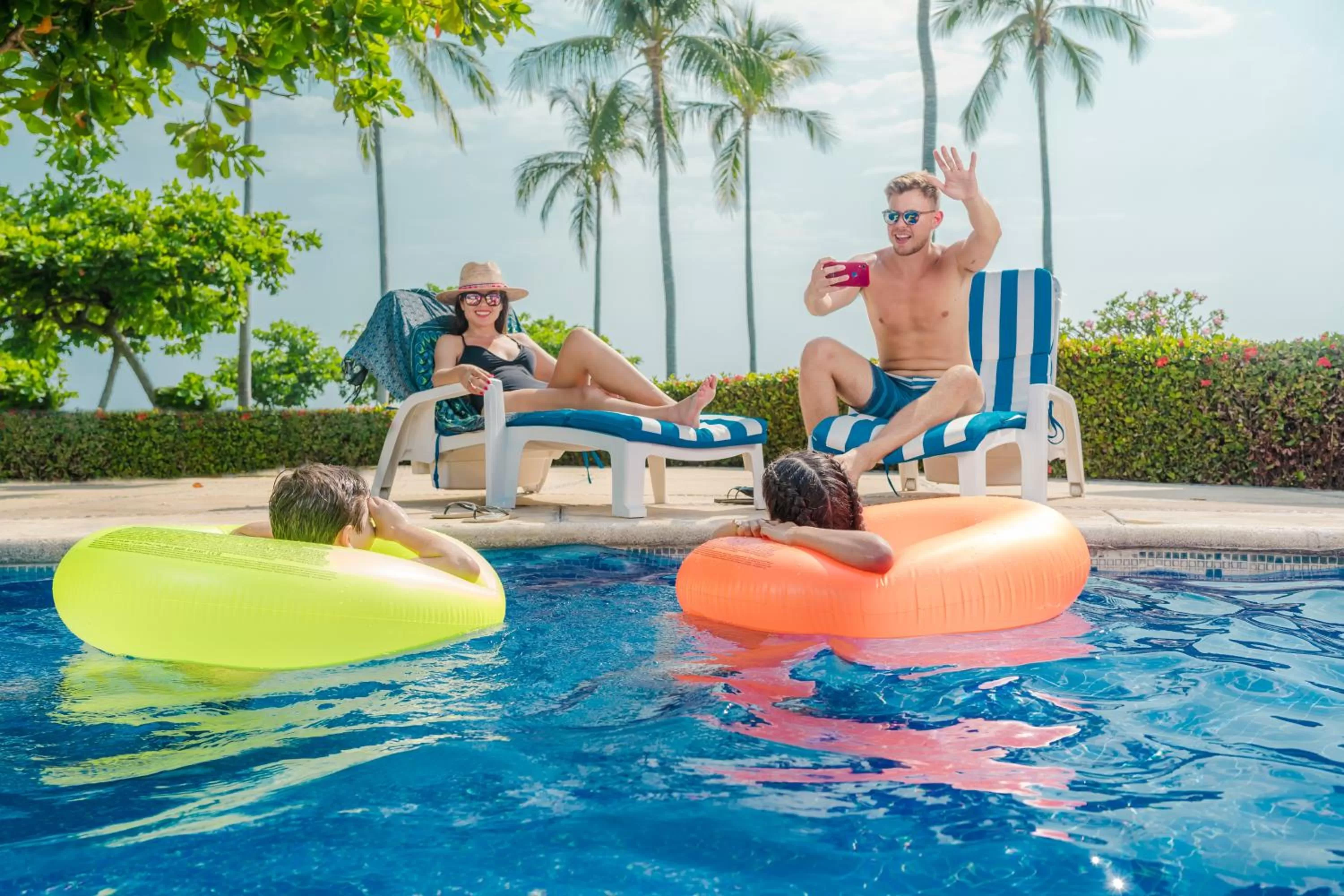 People in Posada Real Puerto Escondido