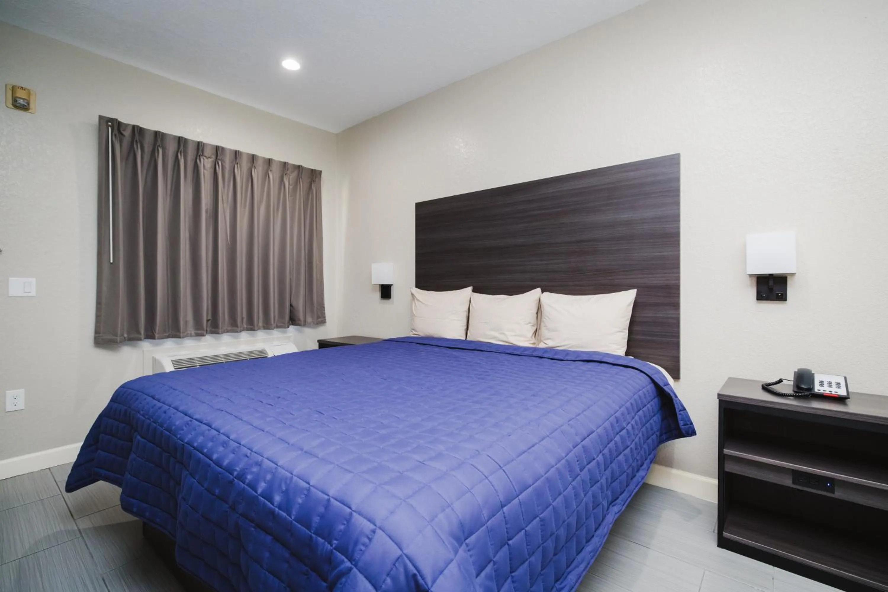 Bed in Winchester Inn and Suites Humble/IAH/North Houston