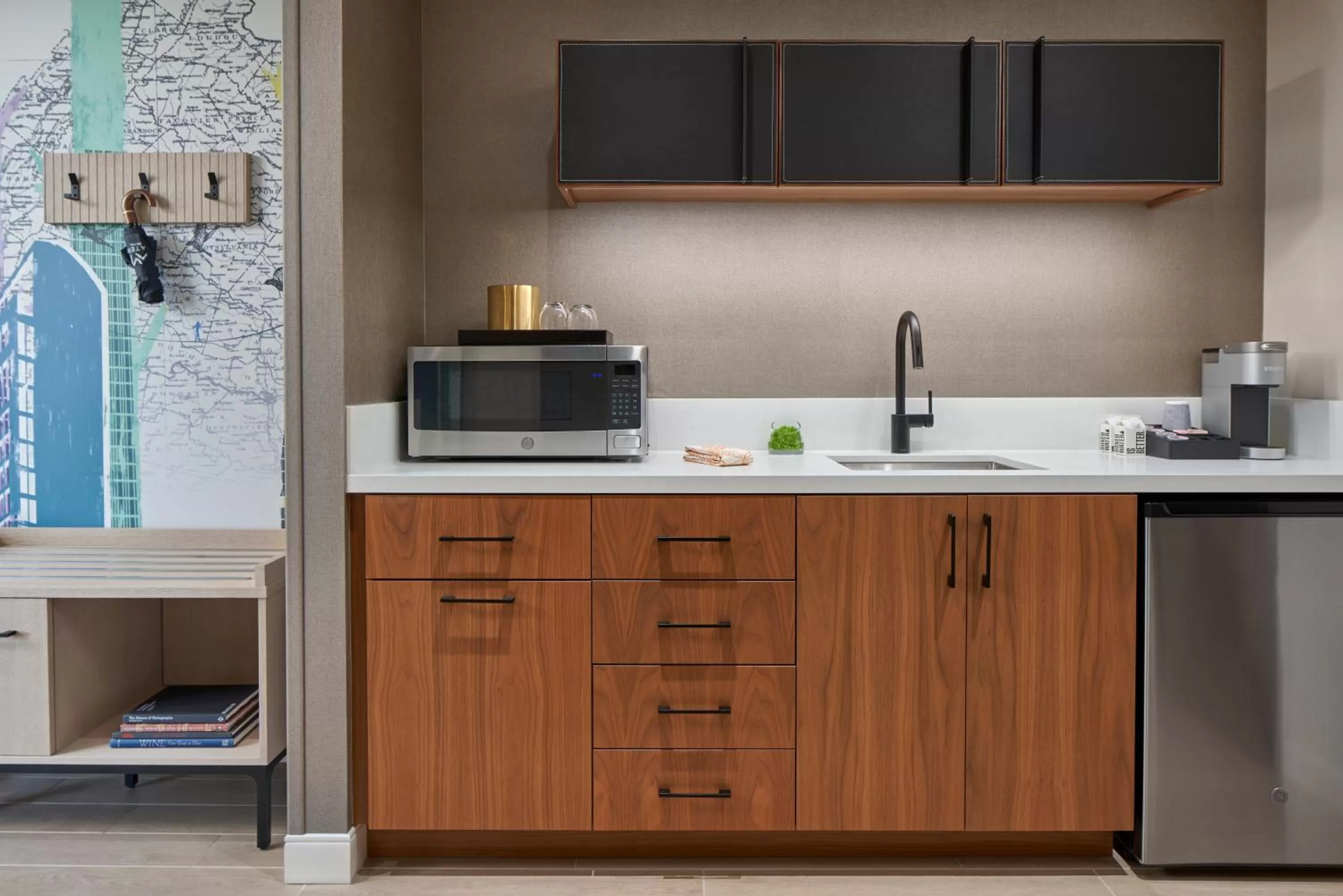Kitchen or kitchenette in The Watermark Hotel