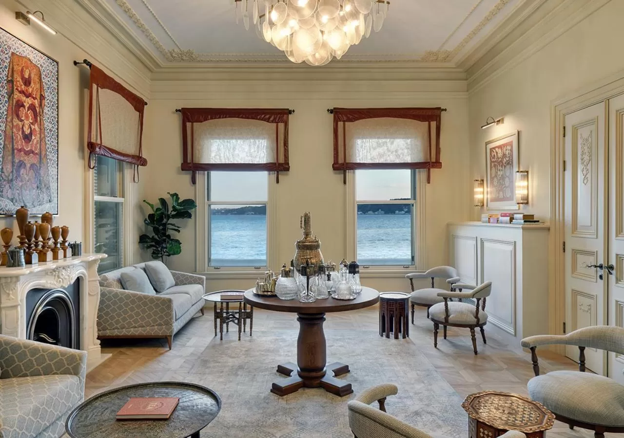 Lounge or bar in Six Senses Kocatas Mansions