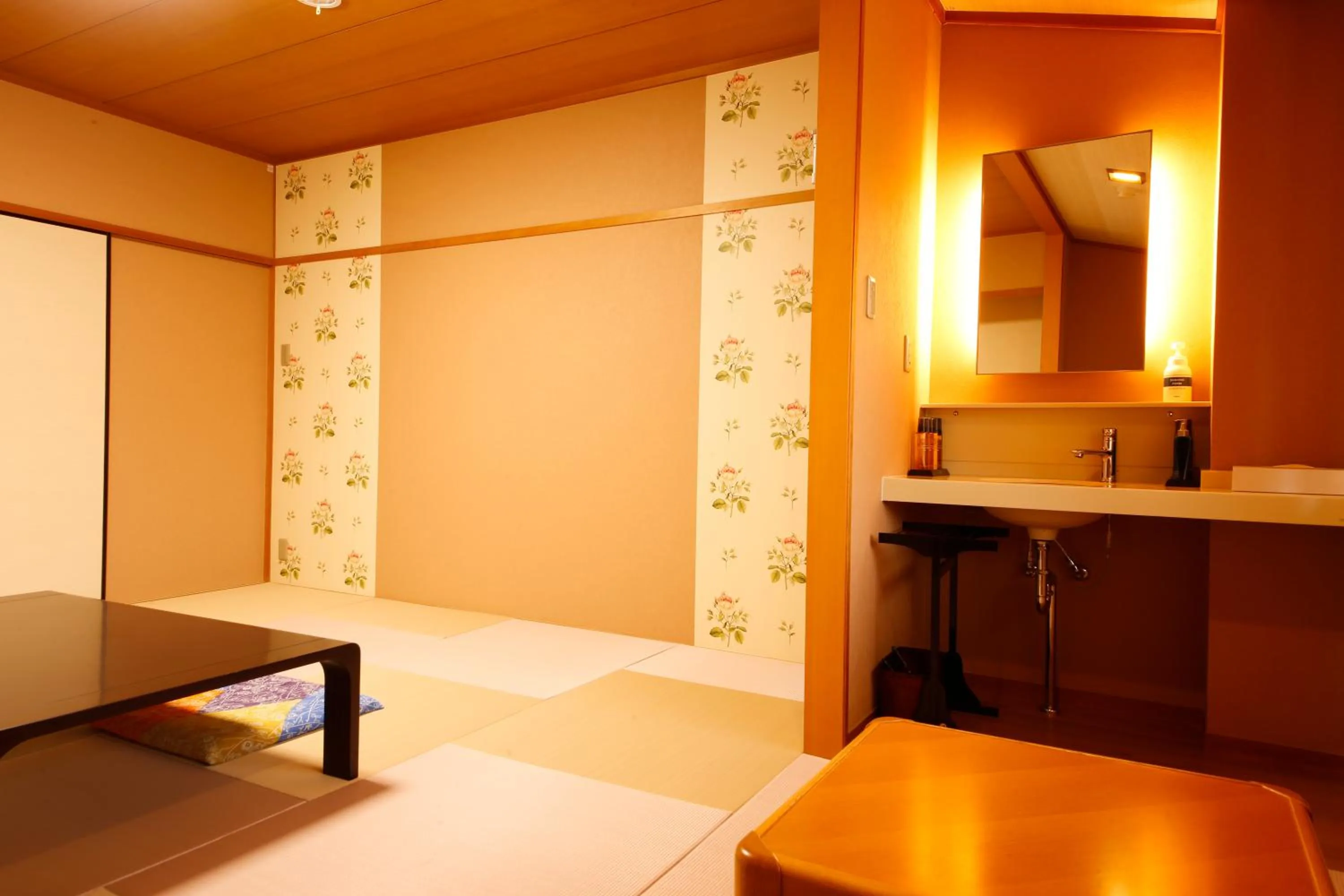 View (from property/room), Bed in Arima Hot Spring Ryokan Kotori