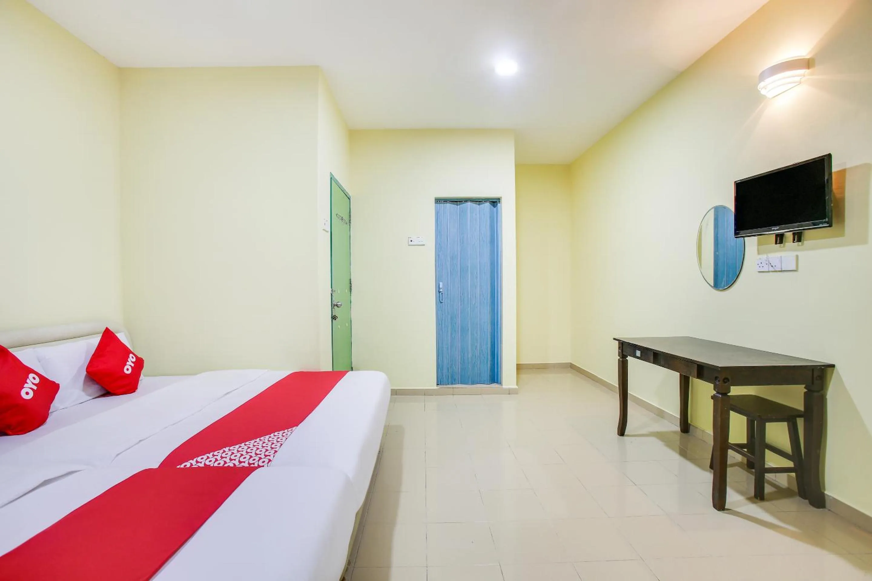 Property building, Bed in Foong Inn Hotel Banting