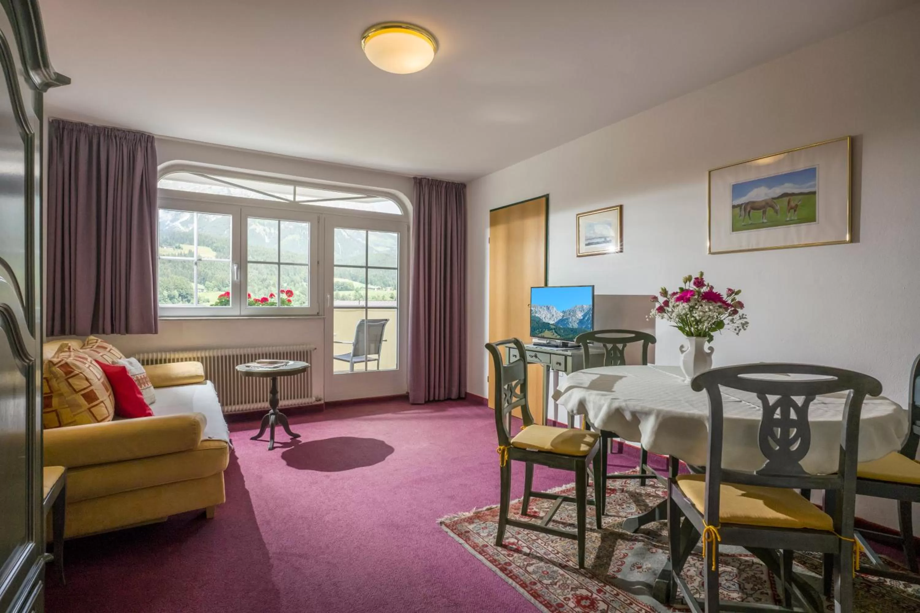 Photo of the whole room, Seating Area in Apparthotel Tom Sojer