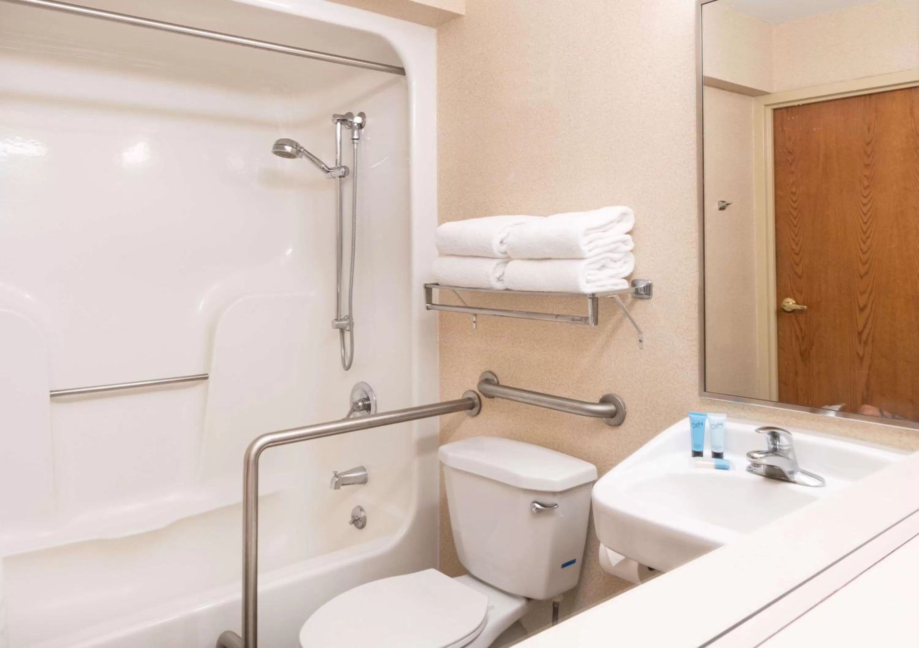 Bathroom in Aviator Hotel & Suites, BW Signature Collection