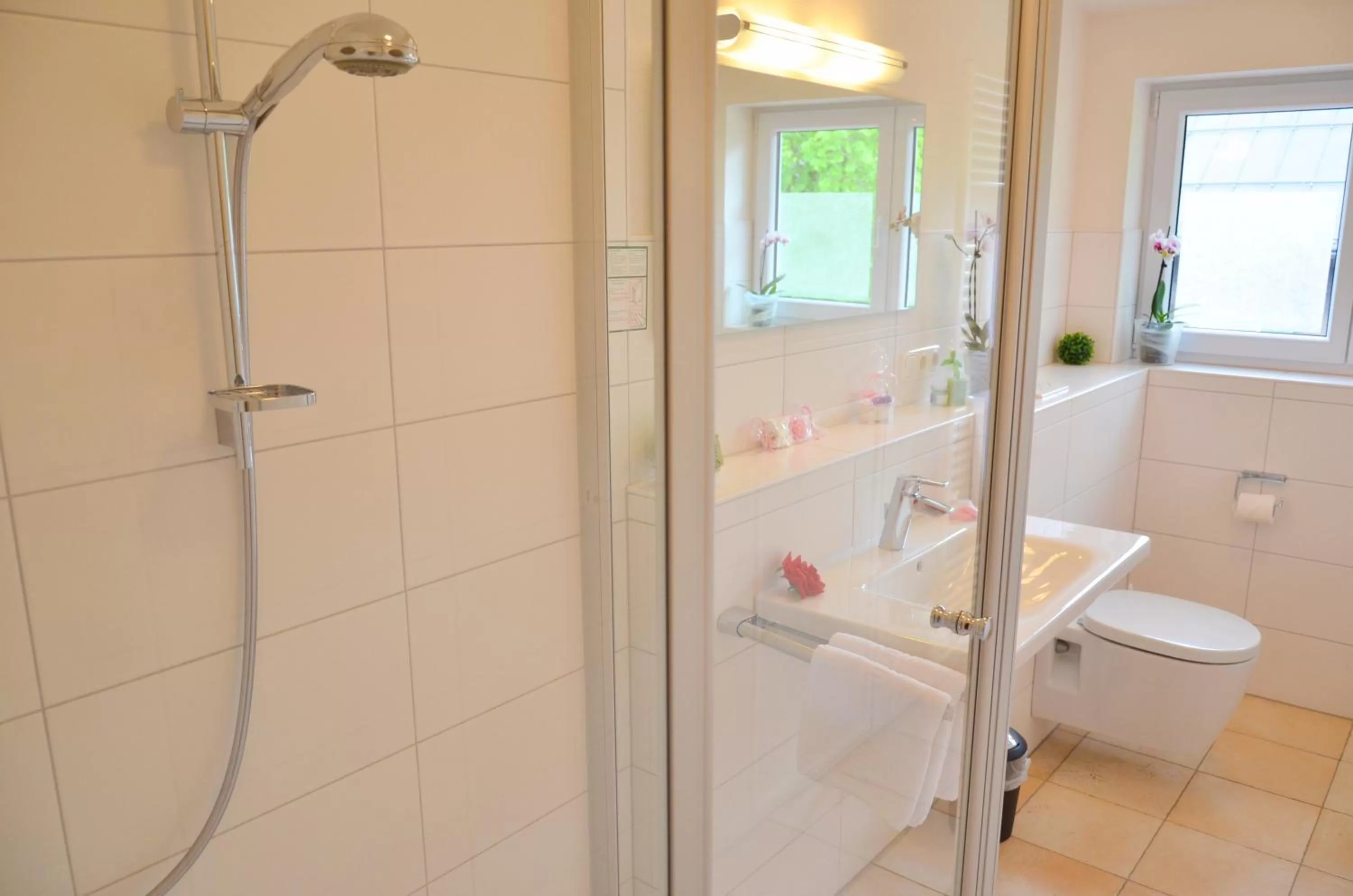 Shower, Bathroom in Hotel Cafe Fuggerhof