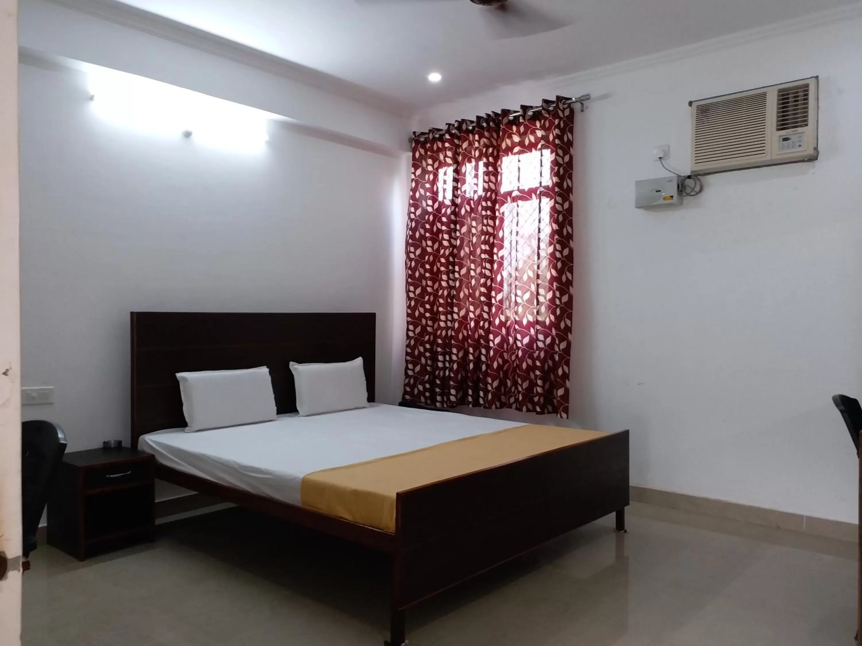 Bed in Krishna Hansraj Hotel