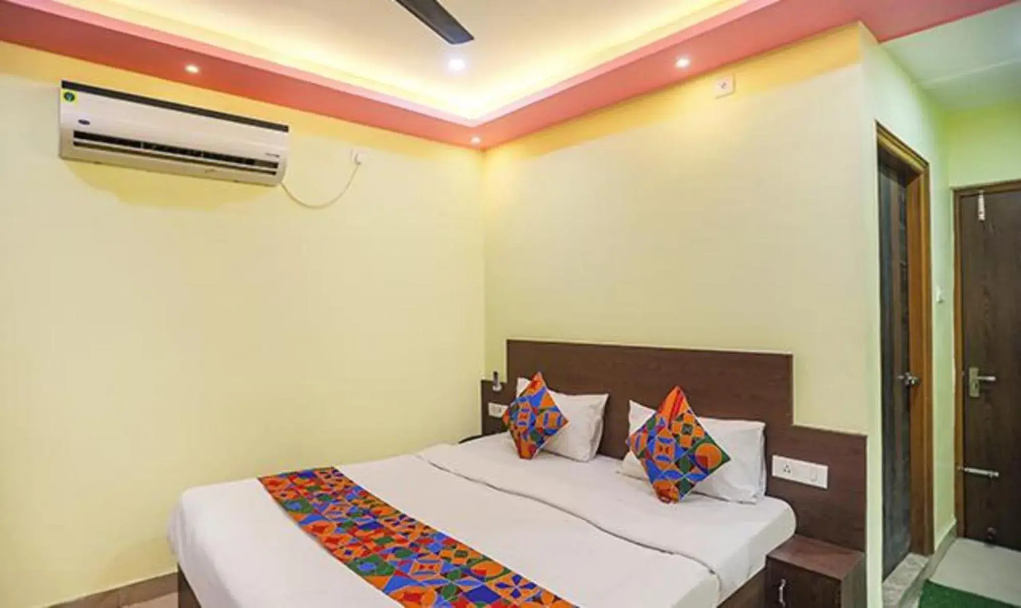 Deluxe Room - single occupancy in FabExpress Banarasi Kothi Deluxe Room - single occupancy in FabExpress Banarasi Kothi