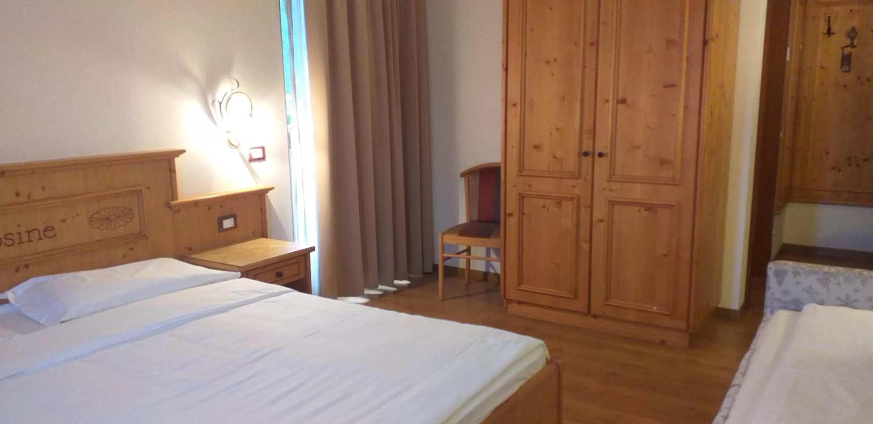 Photo of the whole room, Bed in Hotel Villa Fosine Spa & Wellness