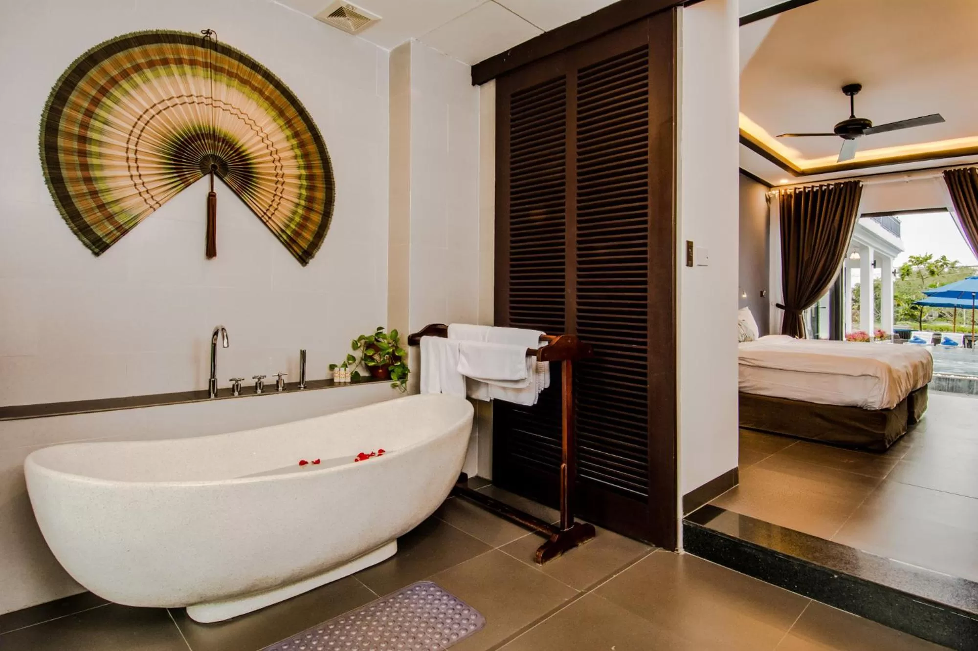 Shower, Bed in Lavini Hoian Boutique Villa