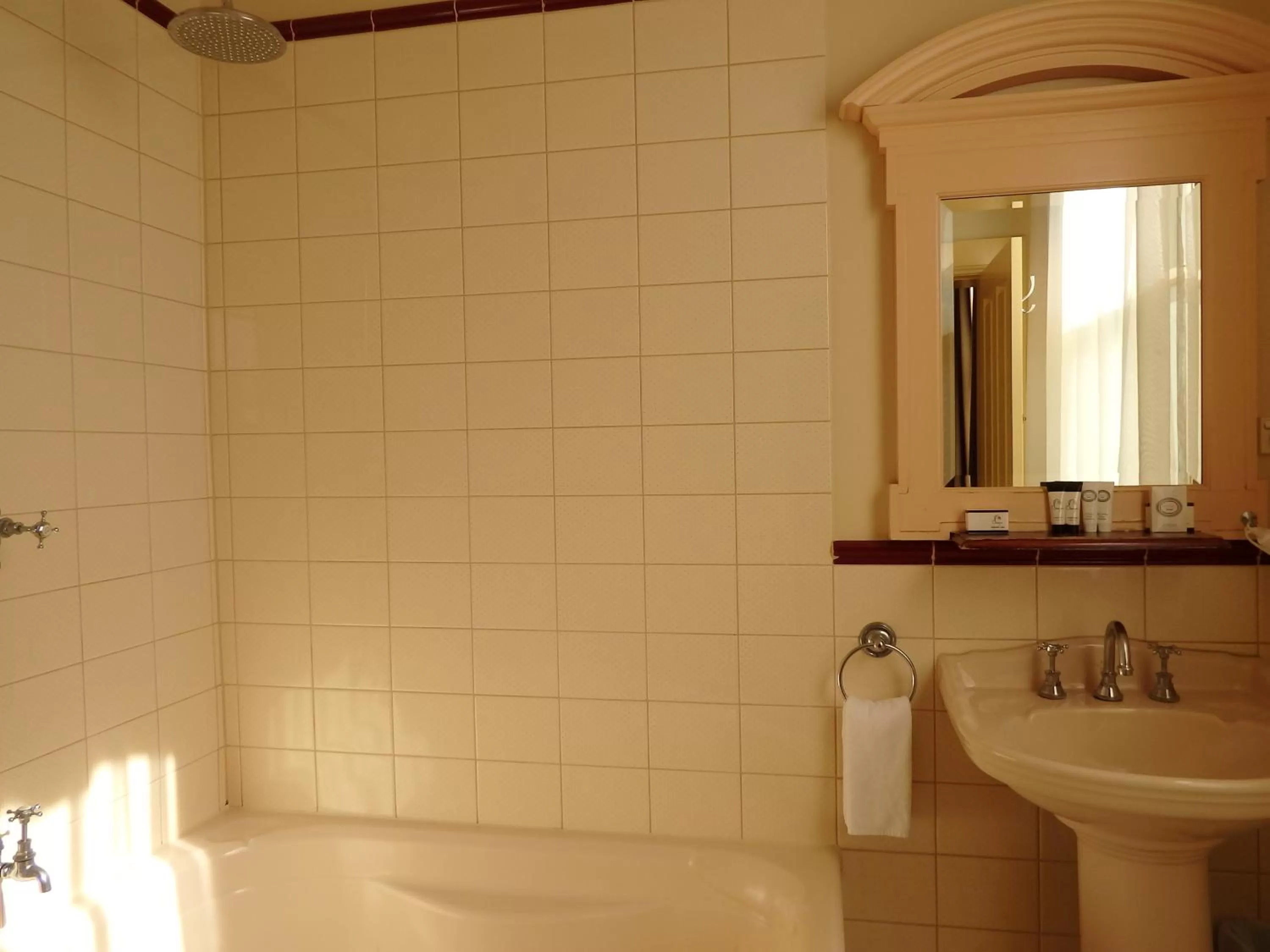 Shower in The Glenferrie Hotel Hawthorn