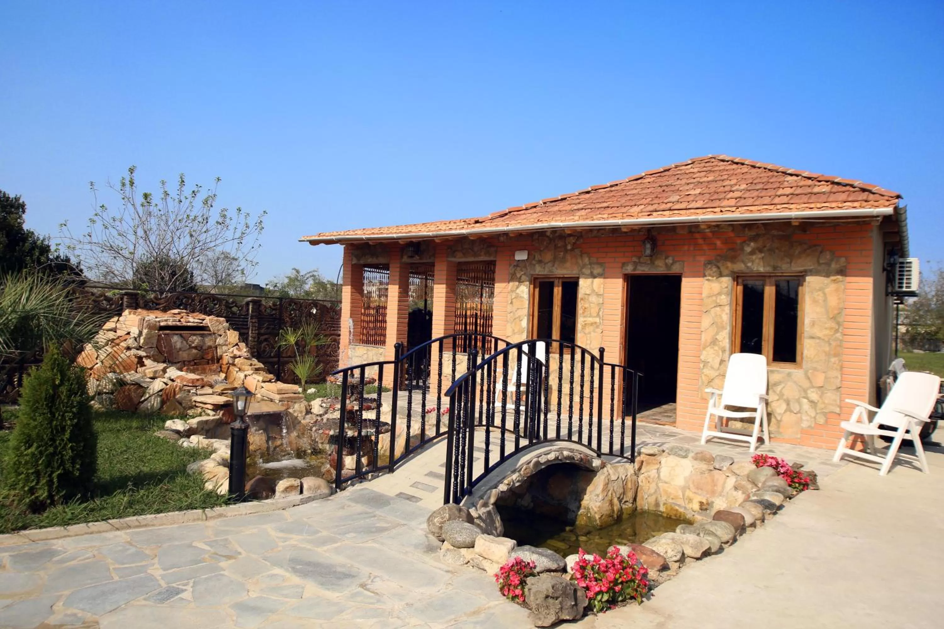 Alcoholic drinks in Hotel Harmony