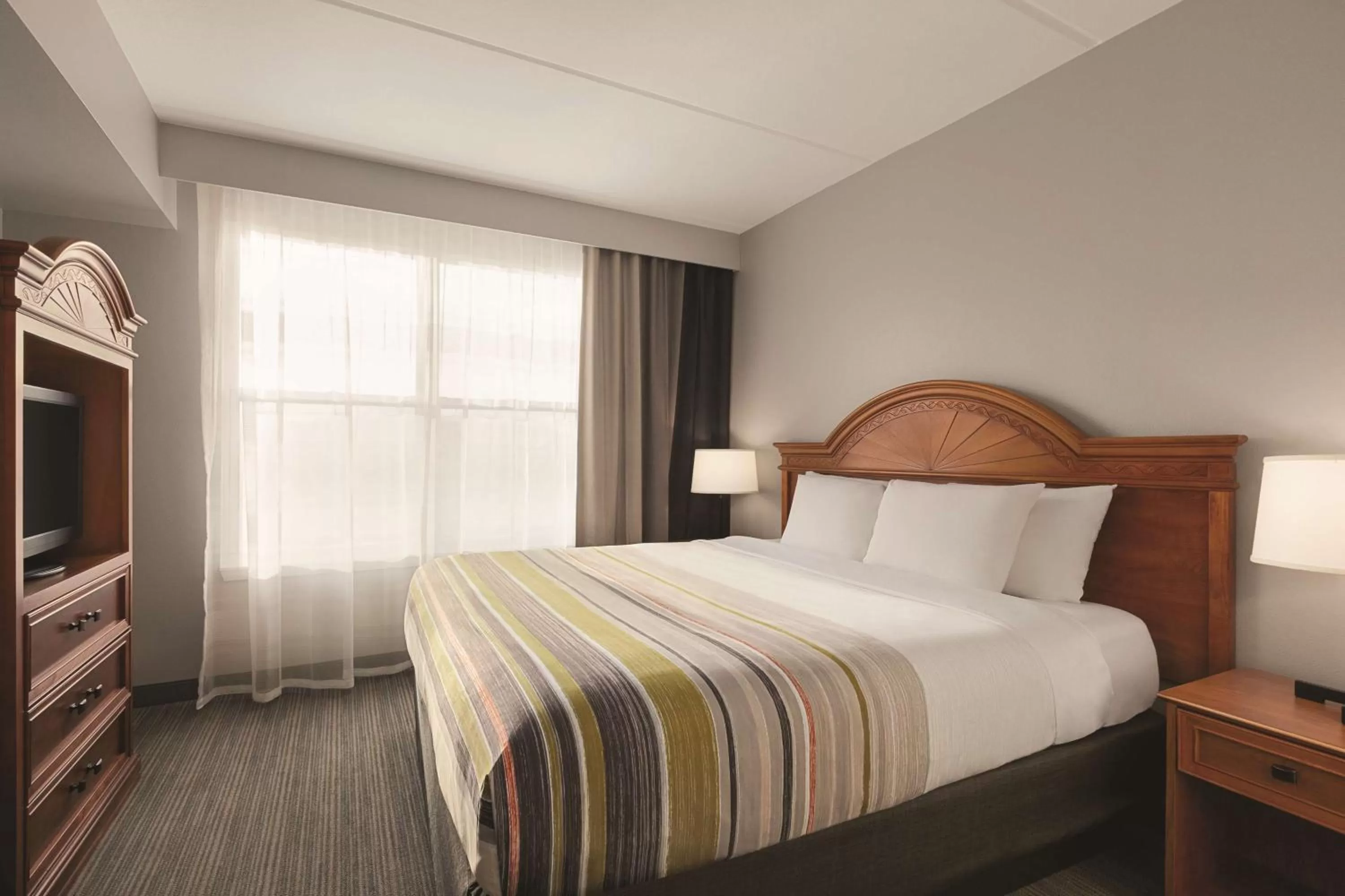 One-Bedroom King Suite with Roll-In Shower - Disability Access in Country Inn and Suites Orlando