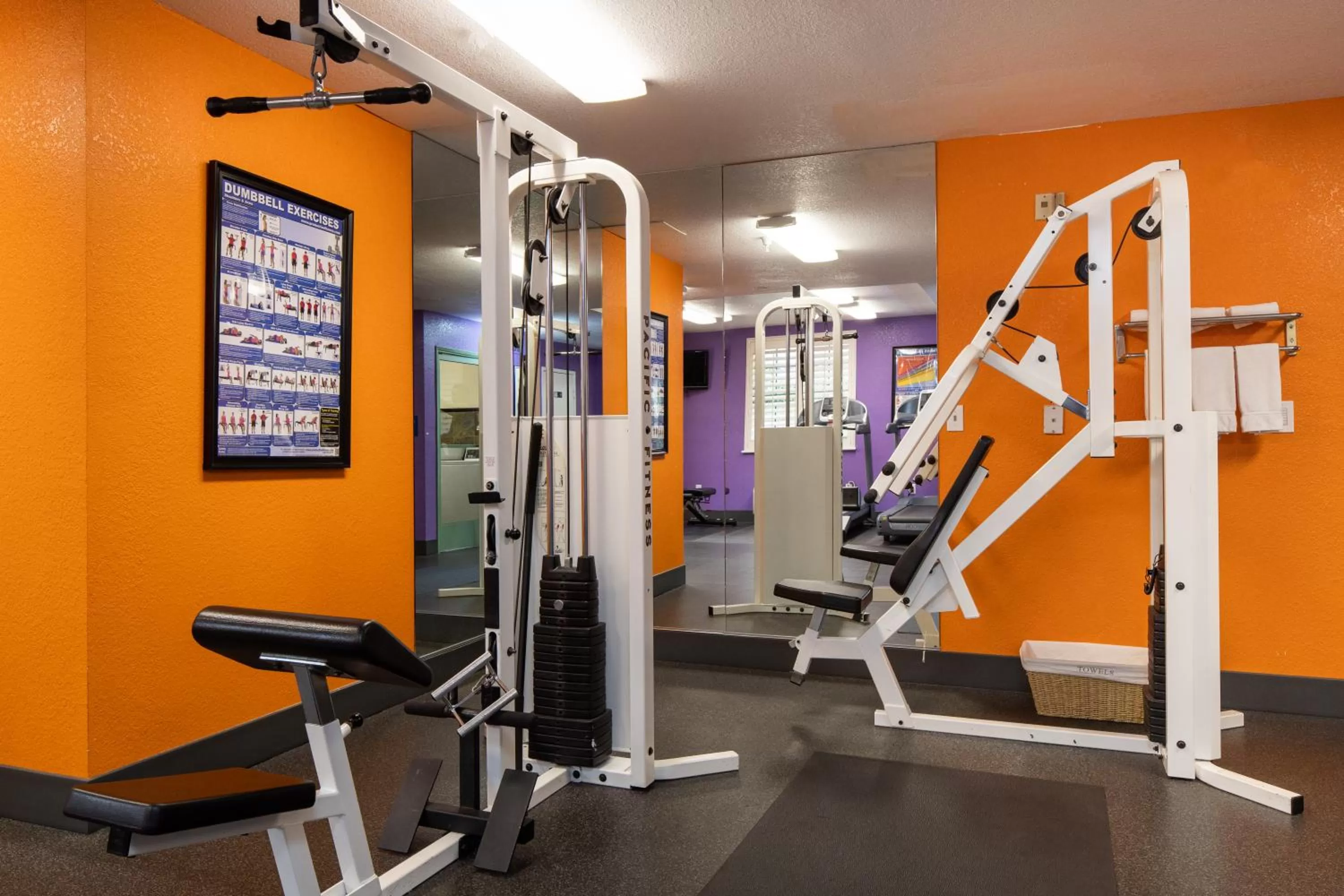 Fitness centre/facilities in Atherton Park Inn and Suites