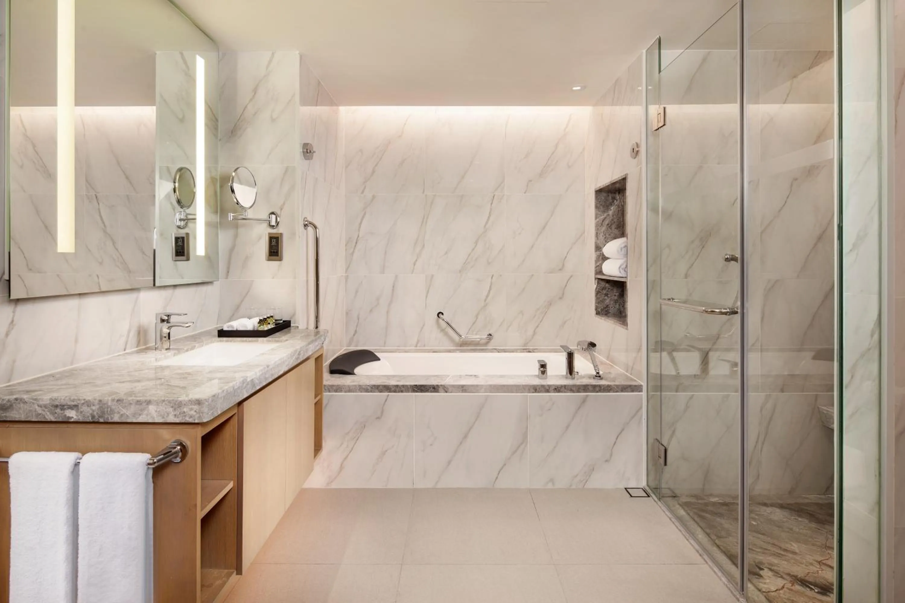 Shower in Somerset Xindicheng Xi'an