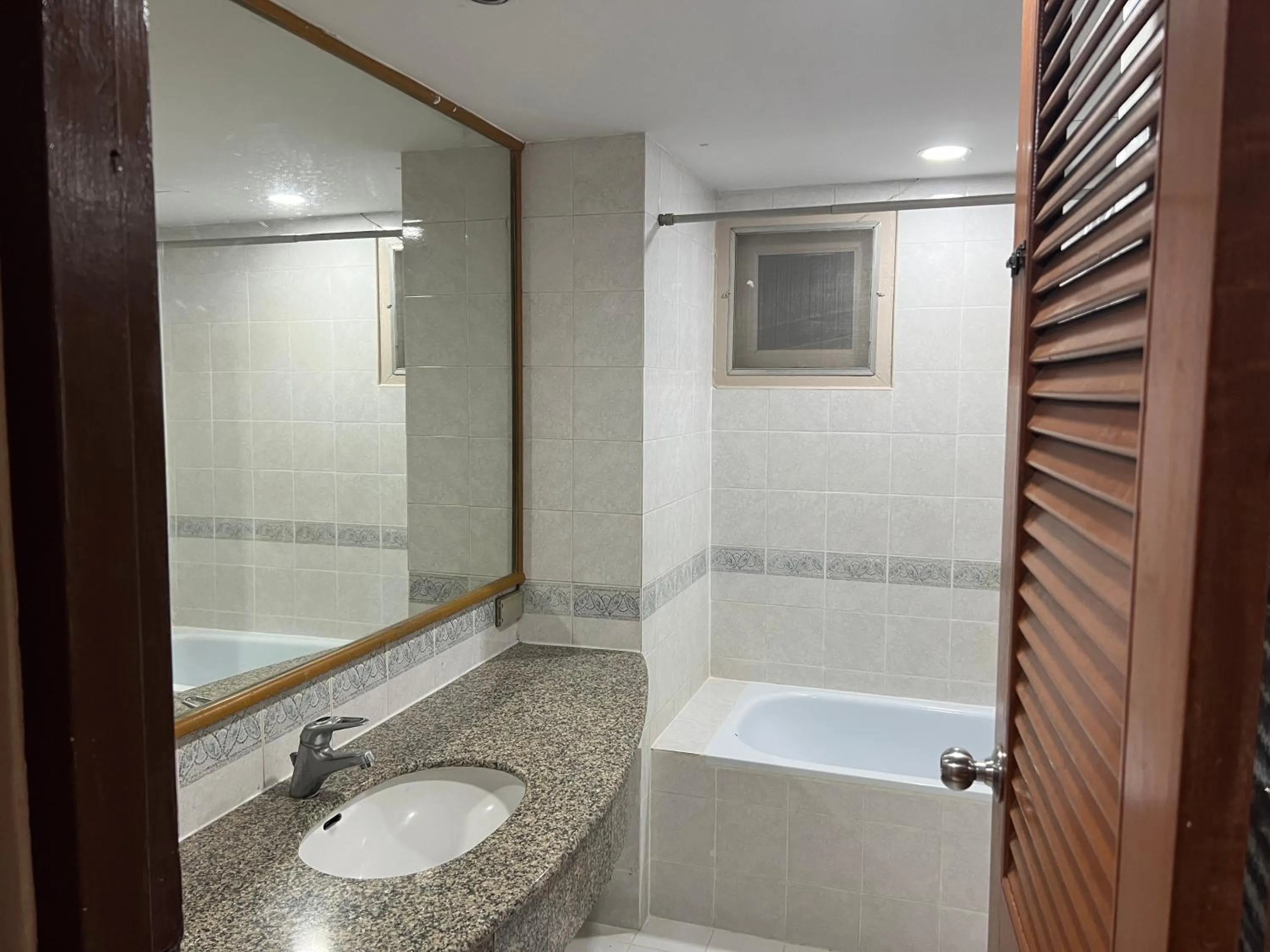 Shower in Mall Suites Hotel