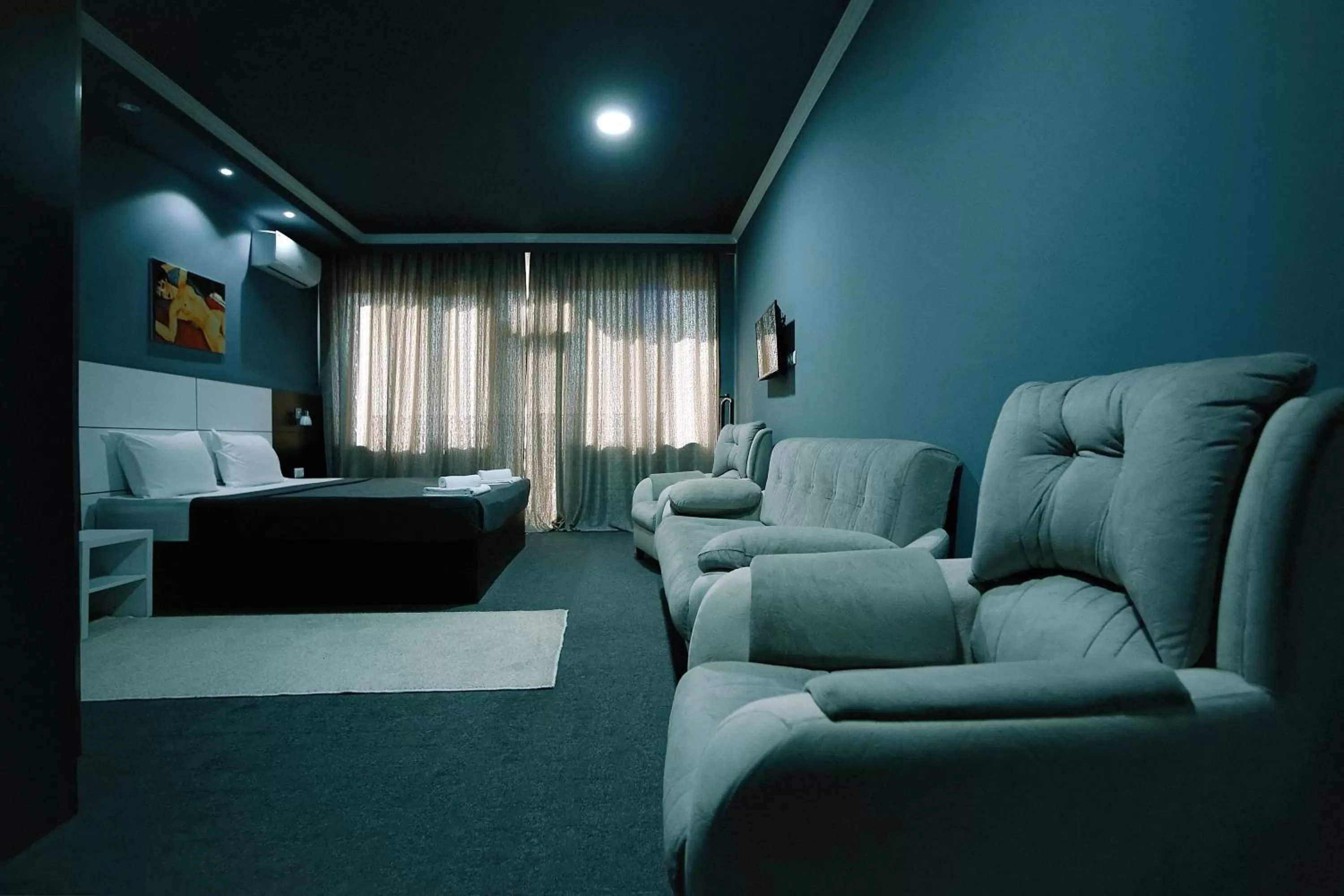 Bed, Seating Area in Hotel Rero