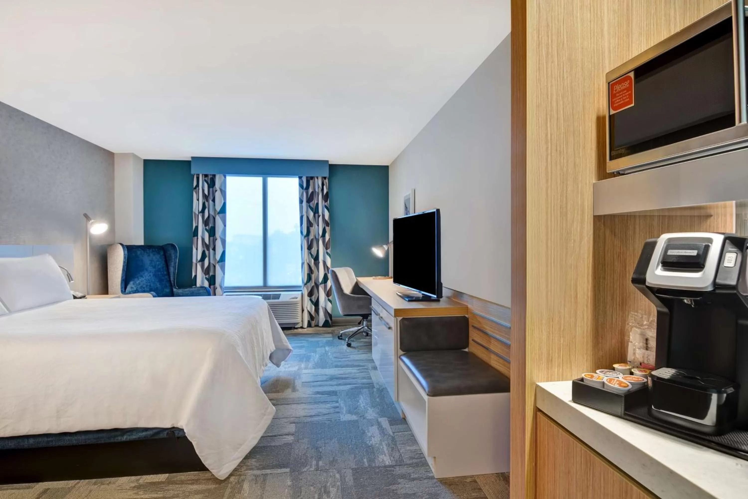 Bed in Hilton Garden Inn Destin Miramar Beach, Fl