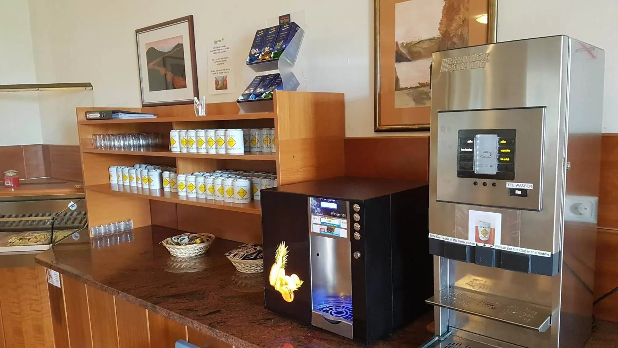 Buffet breakfast, Supermarket/Shops in OEKOTEL Traiskirchen