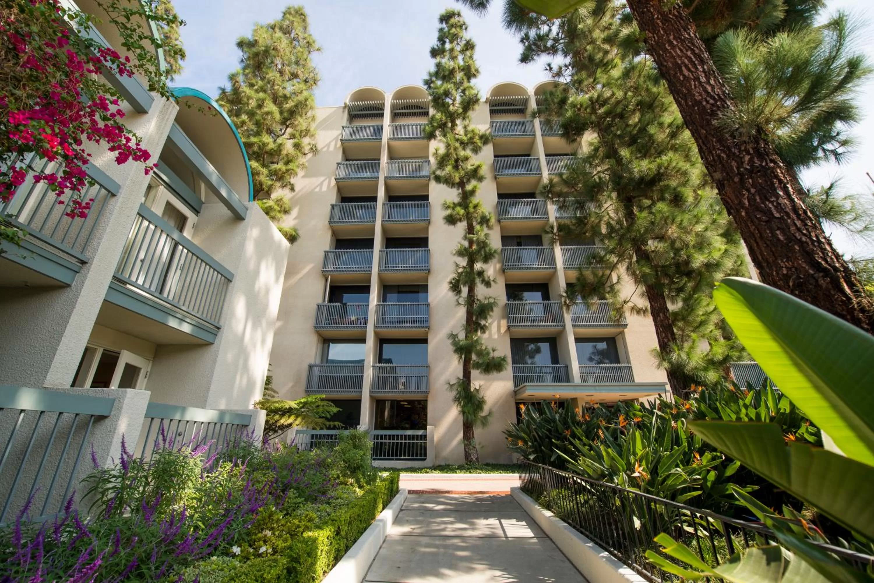 Property building in Howard Johnson by Wyndham Anaheim Hotel and Water Playground