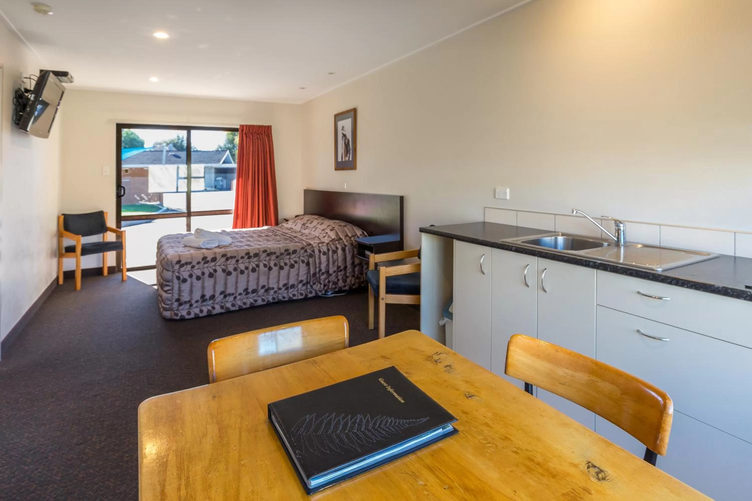 Photo of the whole room, Bed in Cherylea Motel