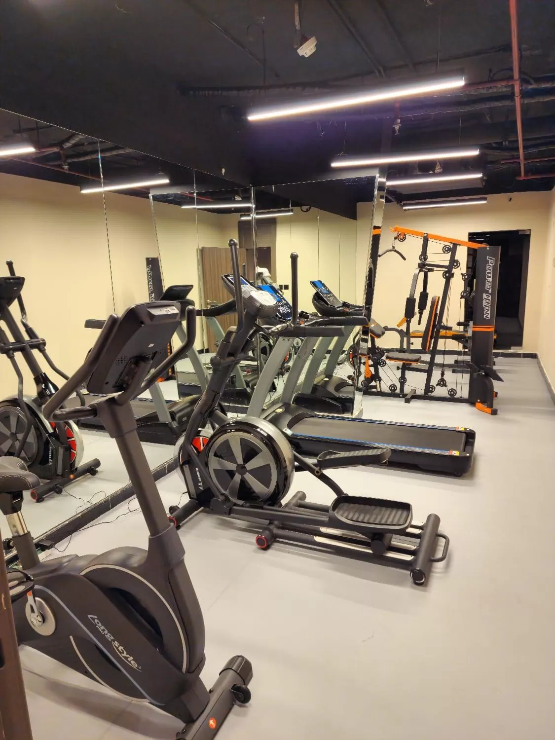 Fitness centre/facilities in Aquila Al Hamra Hotel