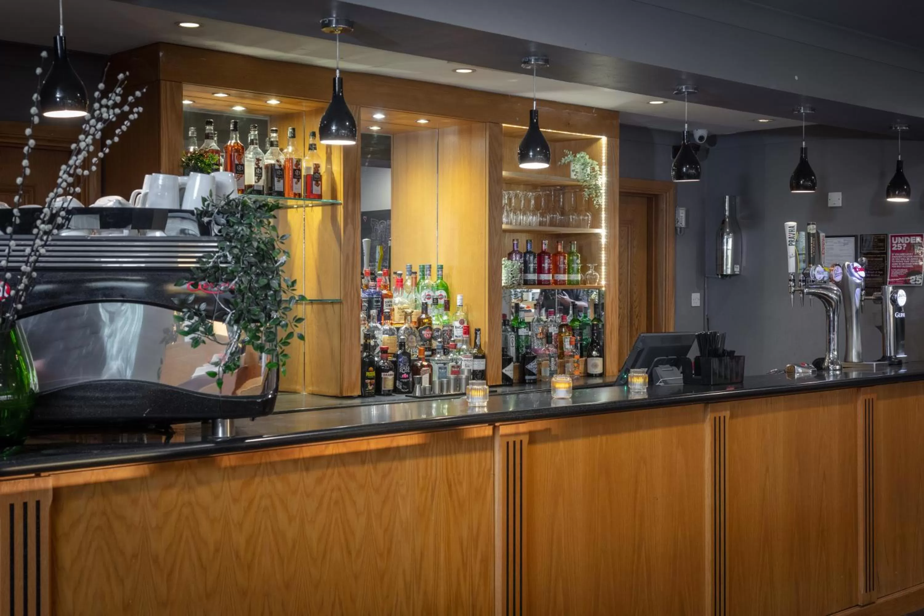 Lounge or bar in Hampshire Court Hotel & Spa
