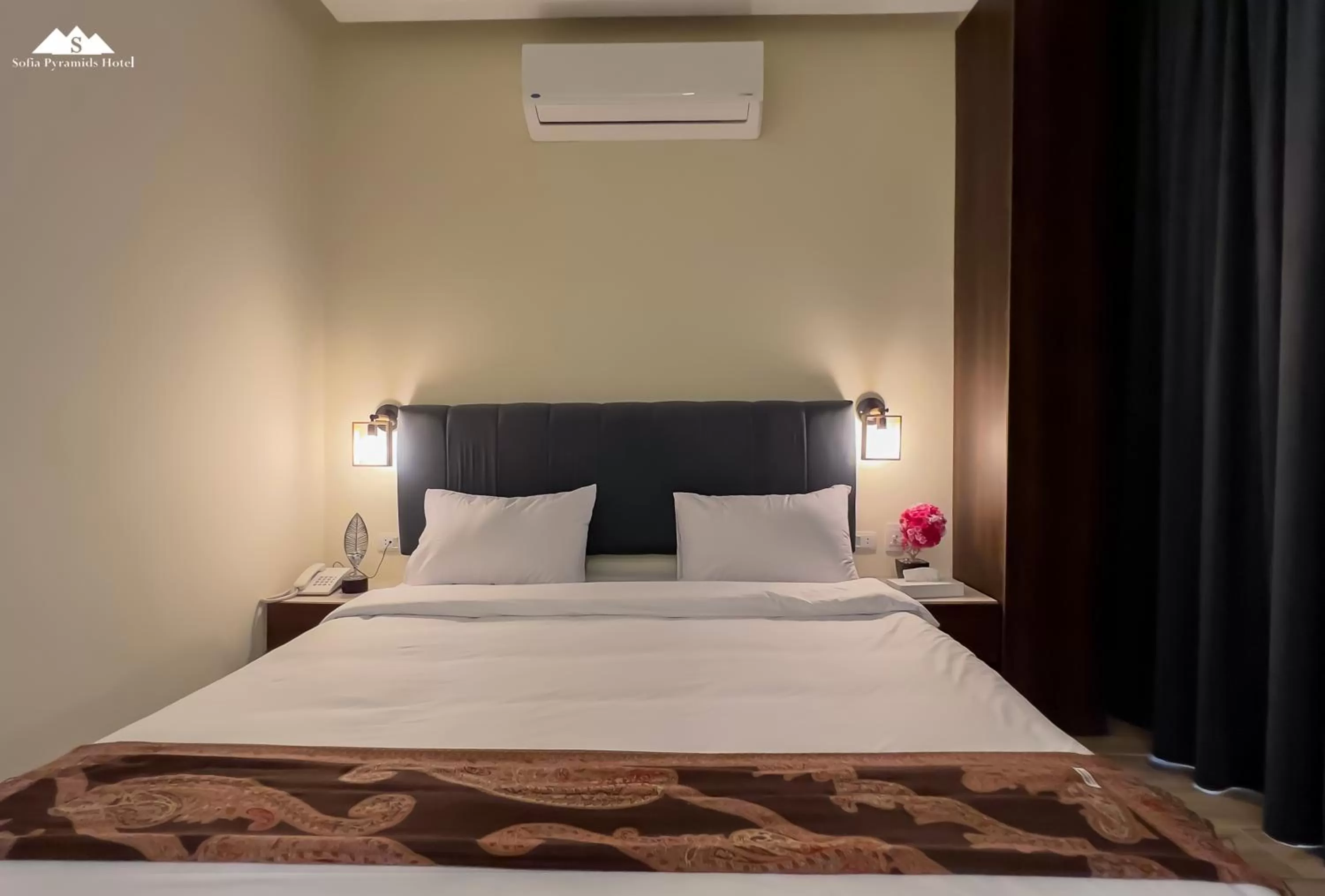 Bed in Sofia Pyramids Hotel