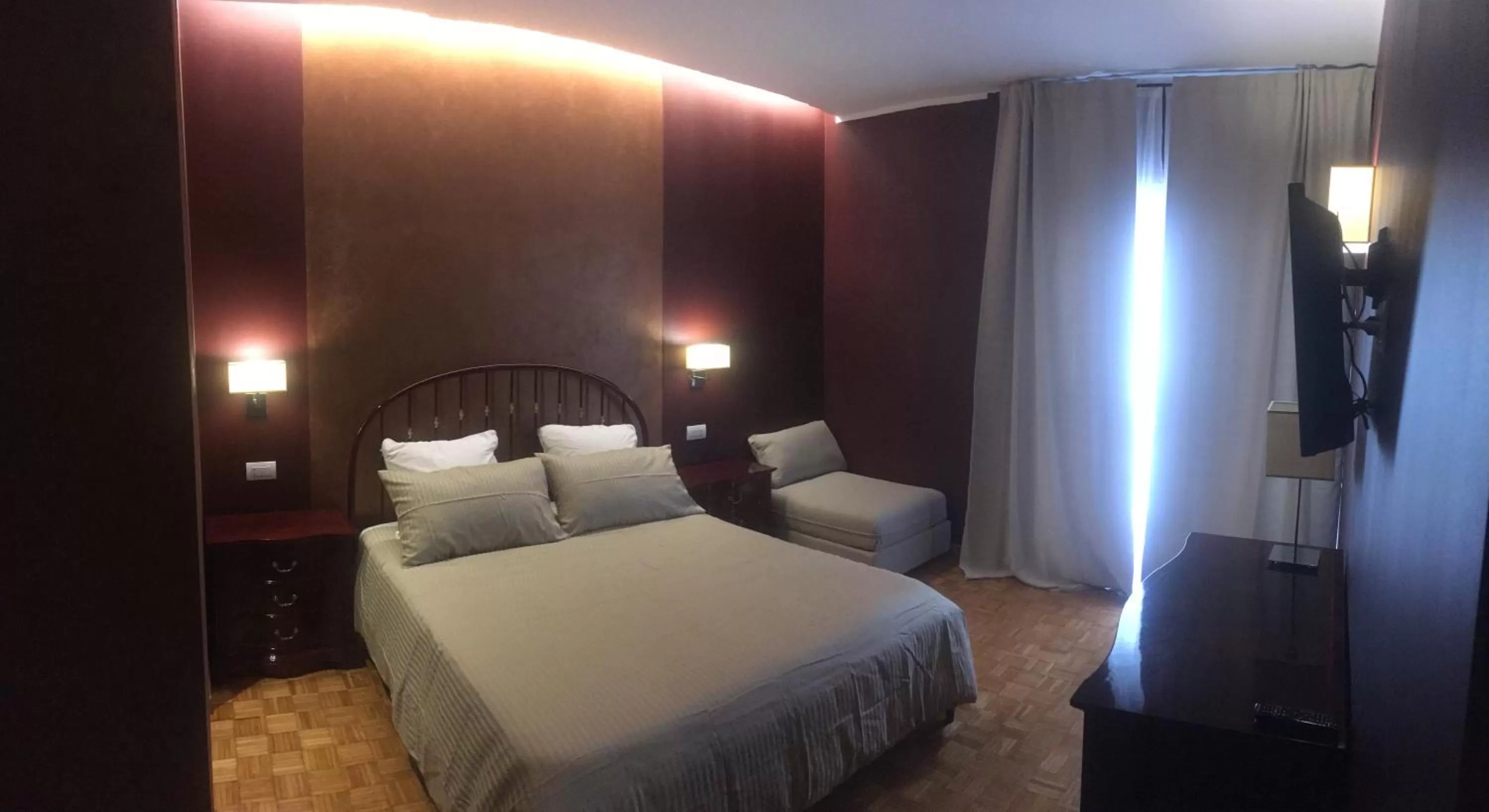 Photo of the whole room, Bed in Robin Rooms