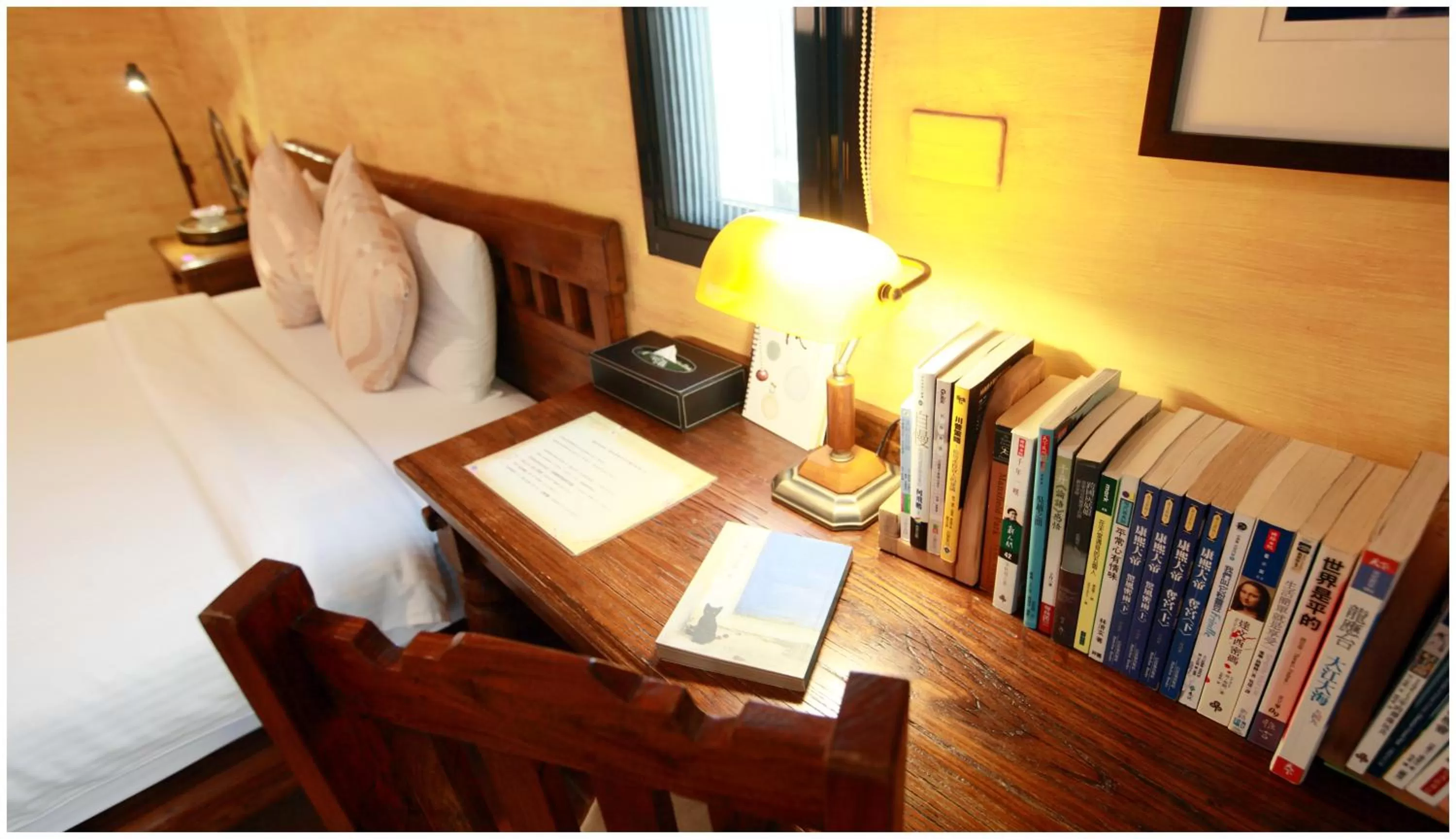 Decorative detail, Bed in Errantry Lodge & Studio