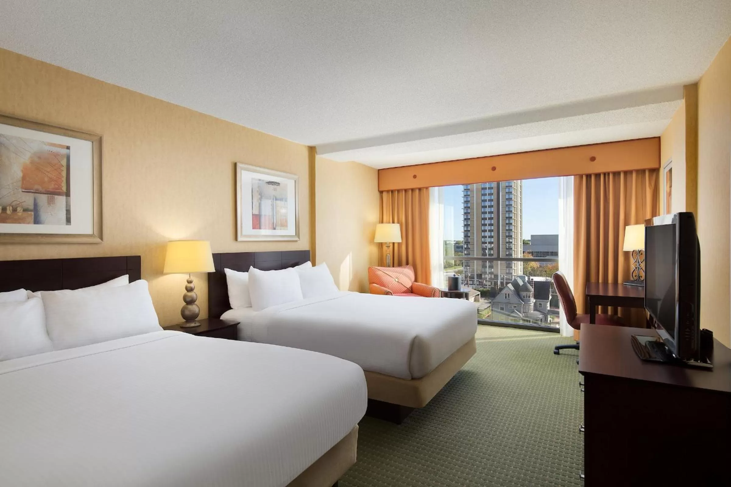 Bedroom, Bed in University Plaza Hotel