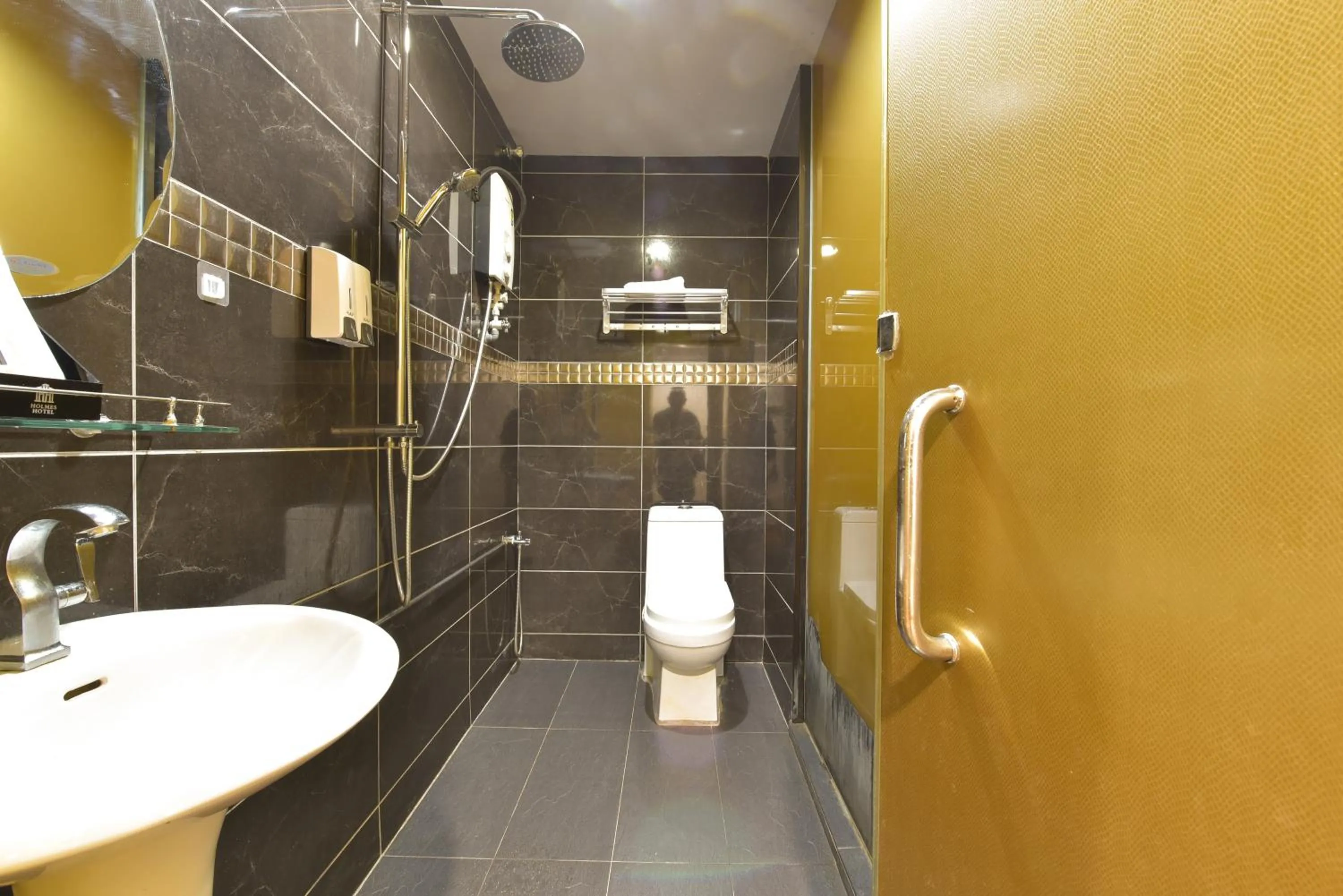 Bathroom in Townhouse OAK Hotel Holmes Johor Jaya