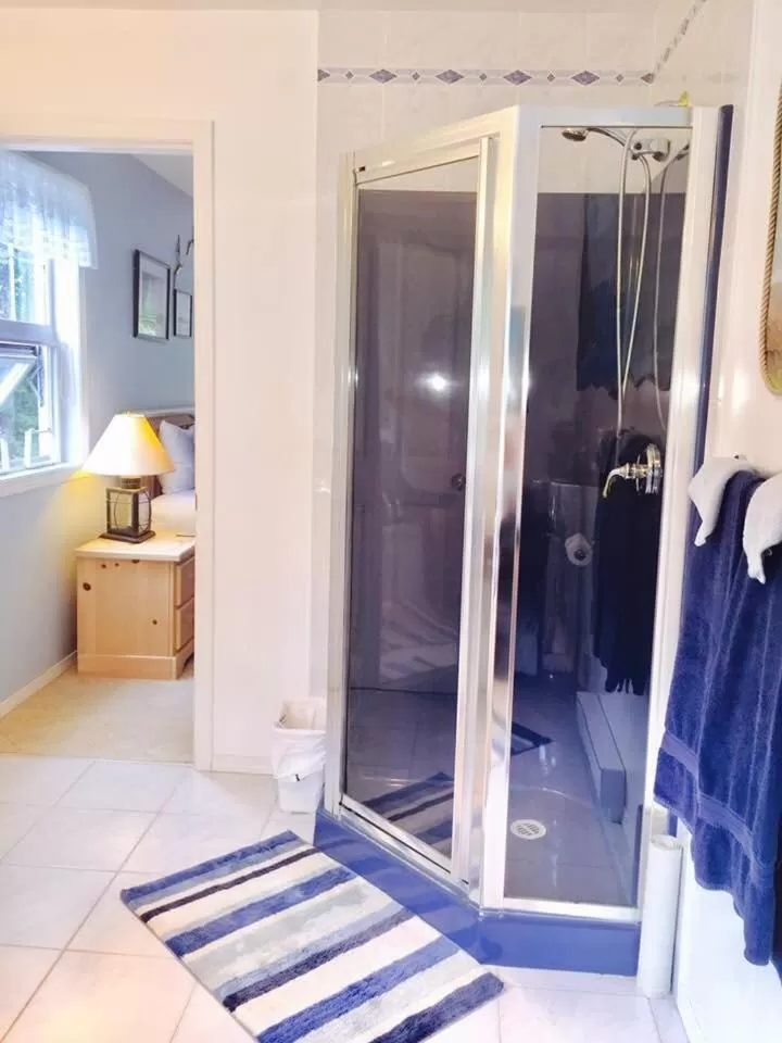 Bed in Seafarer Bed & Breakfast