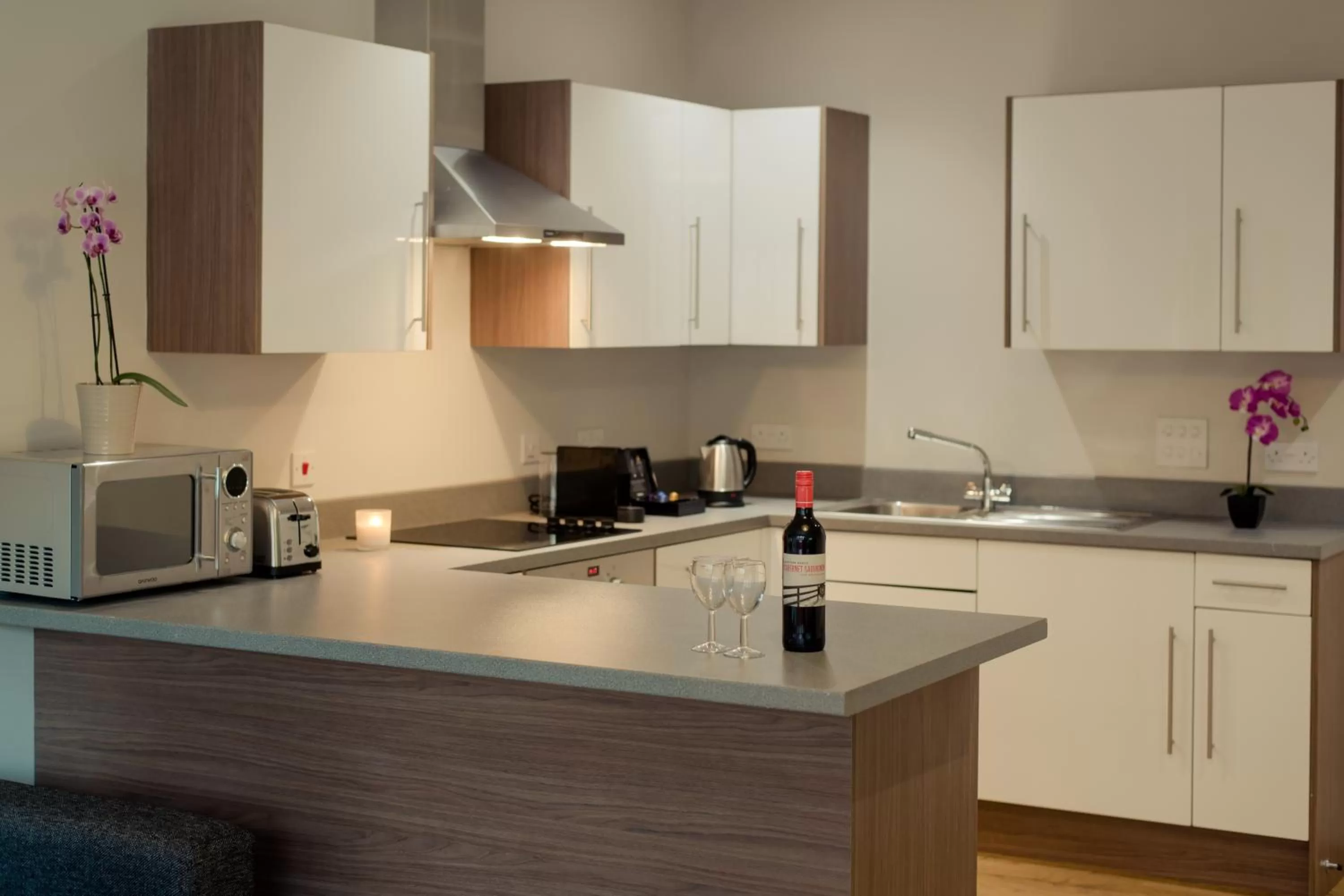 Kitchen or kitchenette in PREMIER SUITES PLUS Glasgow Bath Street