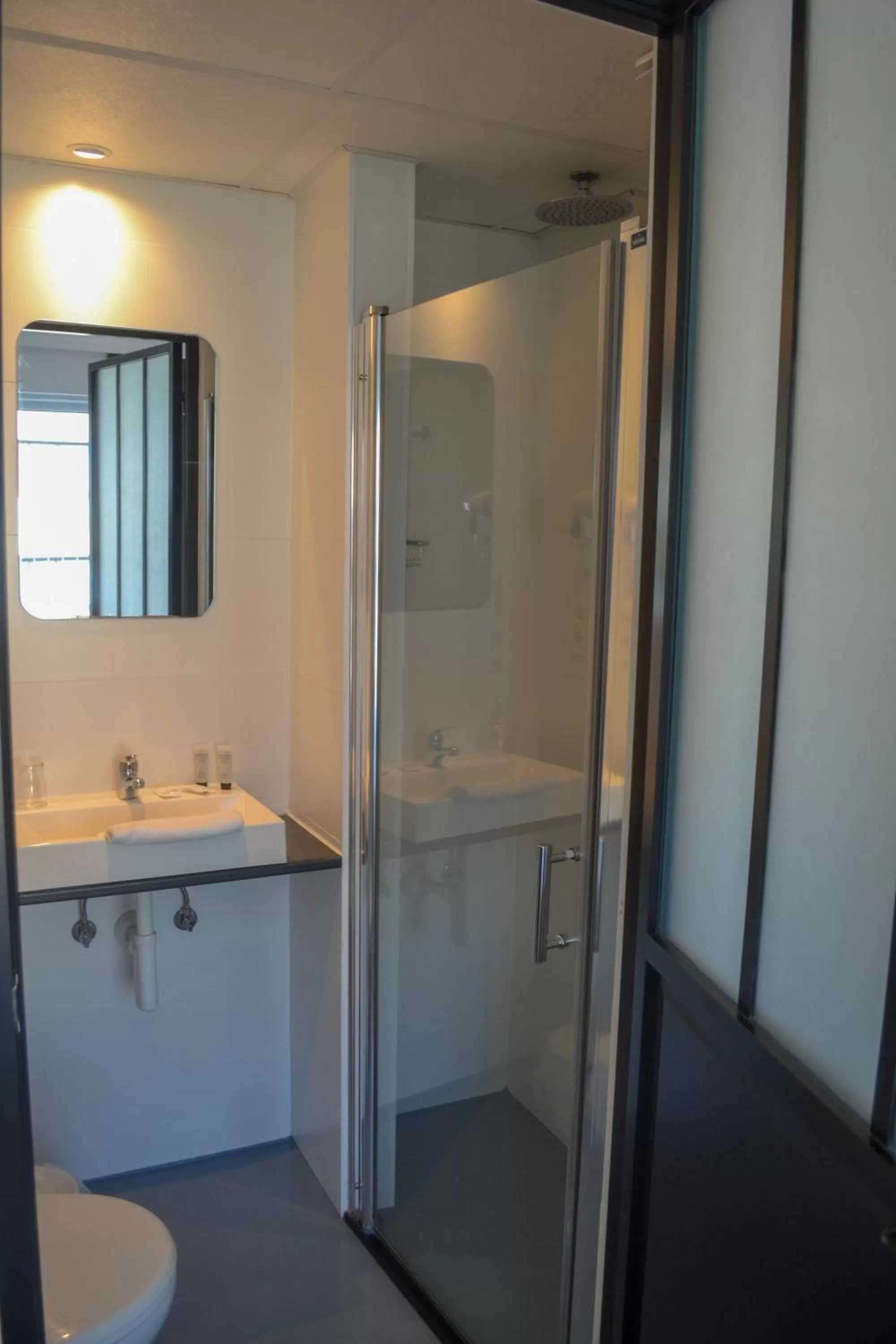 Shower in Hotel Sandeshoved Zeedijk