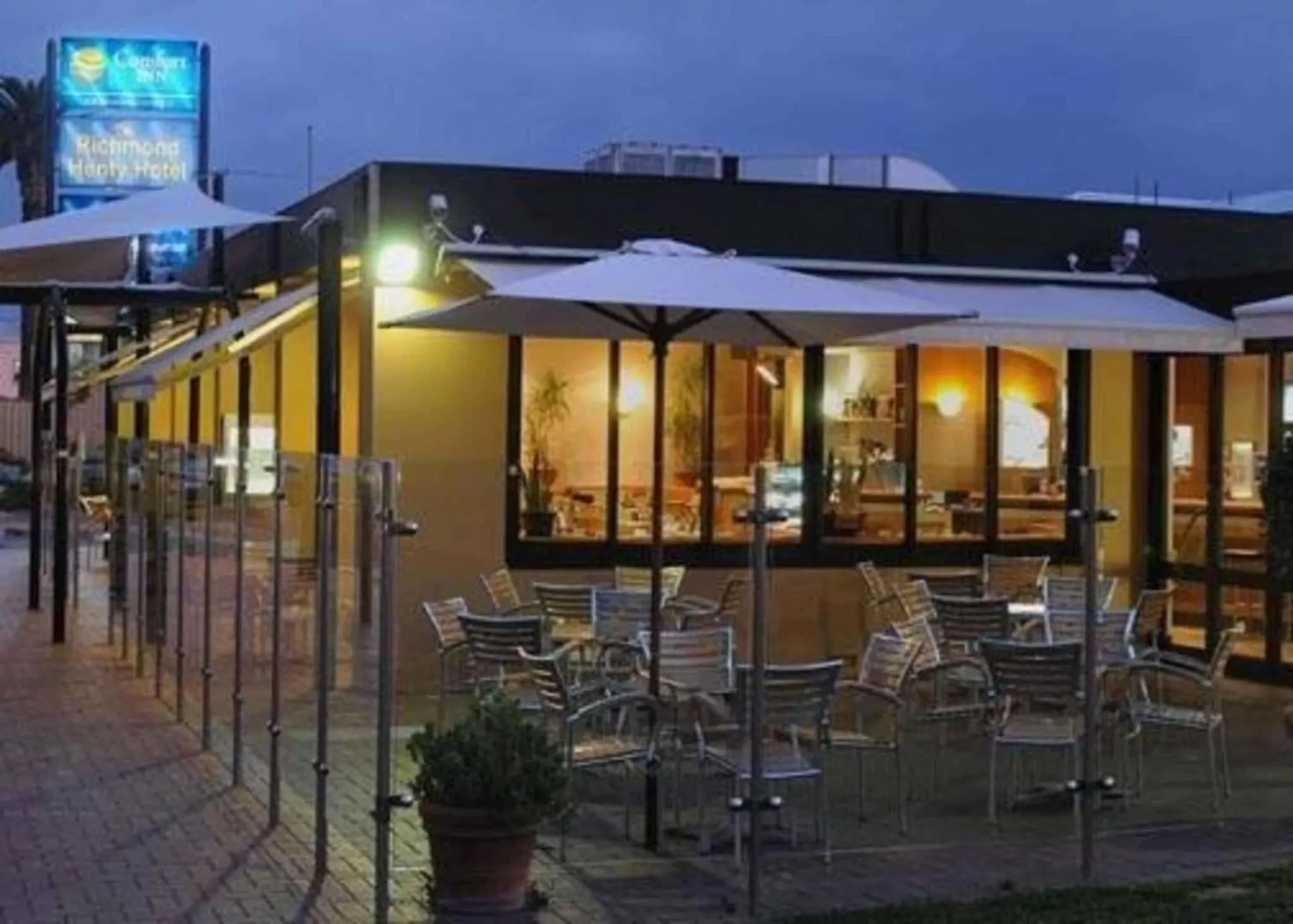 Property building in Richmond Henty Hotel