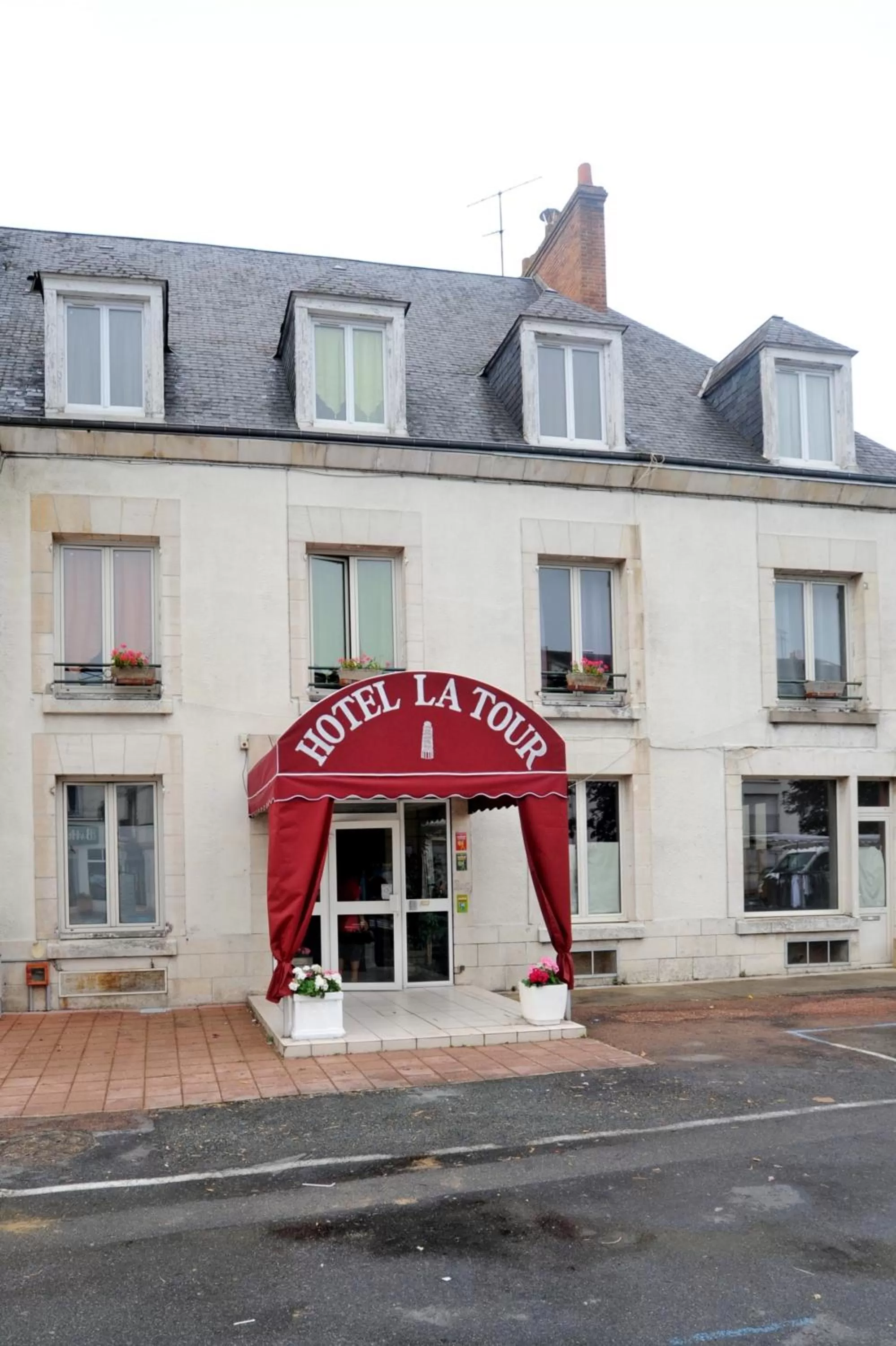 Facade/entrance in Hotel La Tour