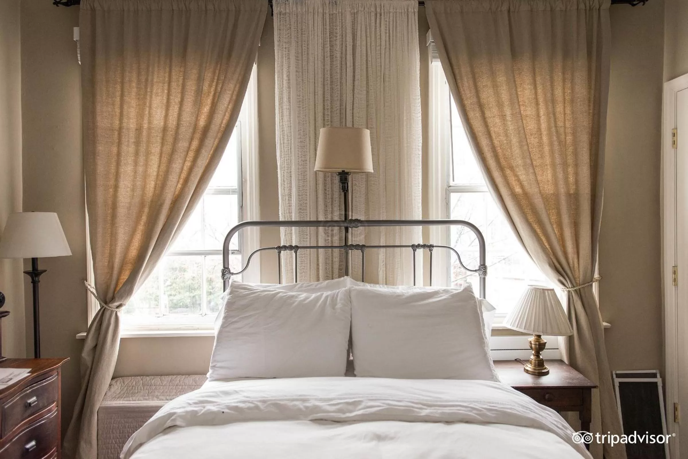 Bed in Incentra Village Hotel