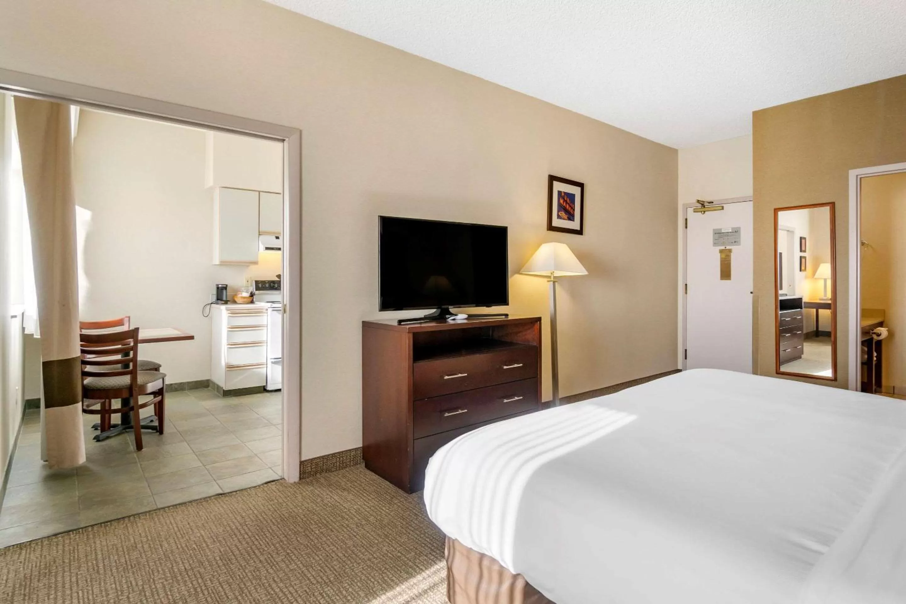 Photo of the whole room, Bed in Comfort Inn & Suites Seattle North