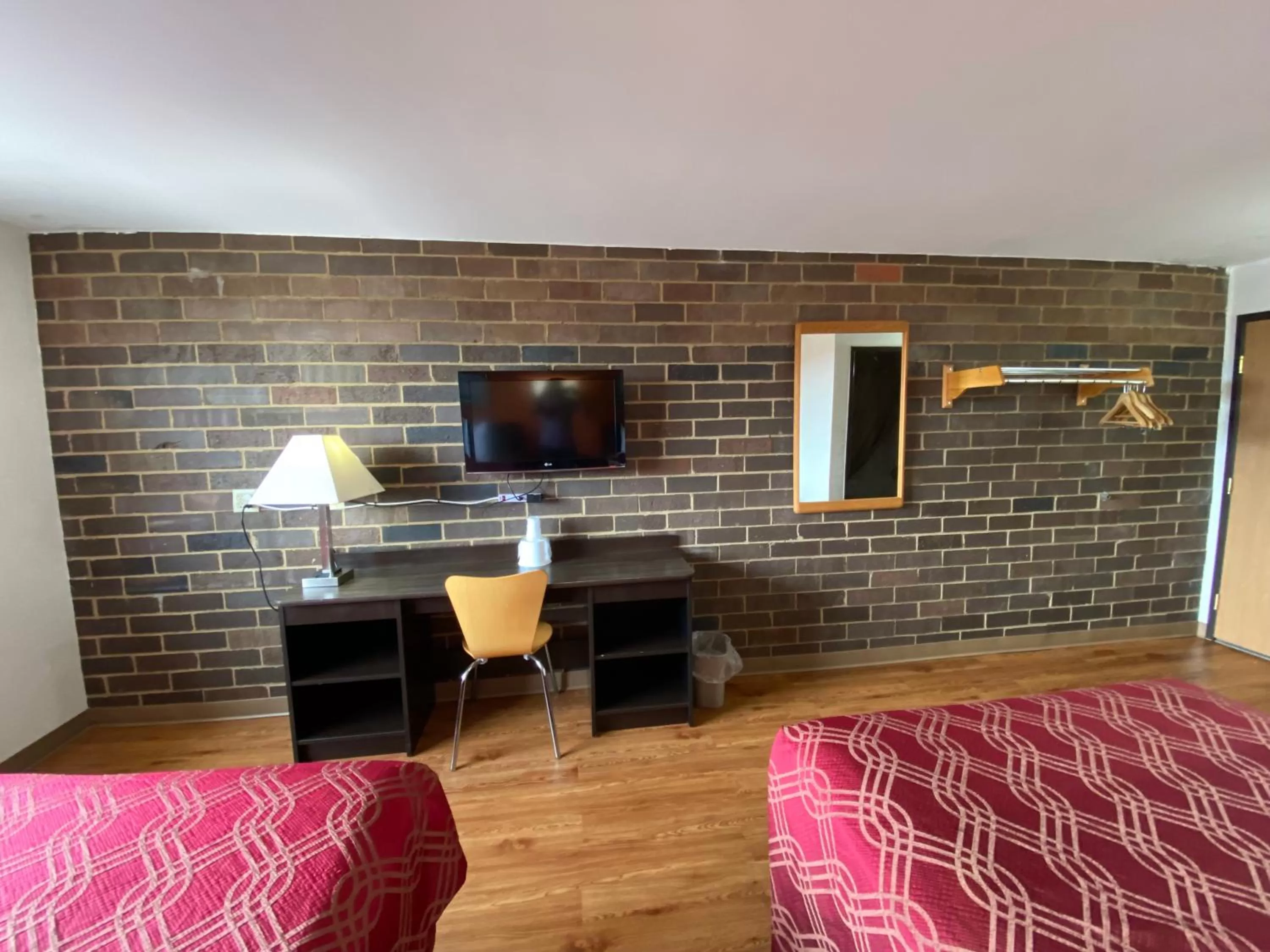 TV and multimedia, Bed in Reliance Inn