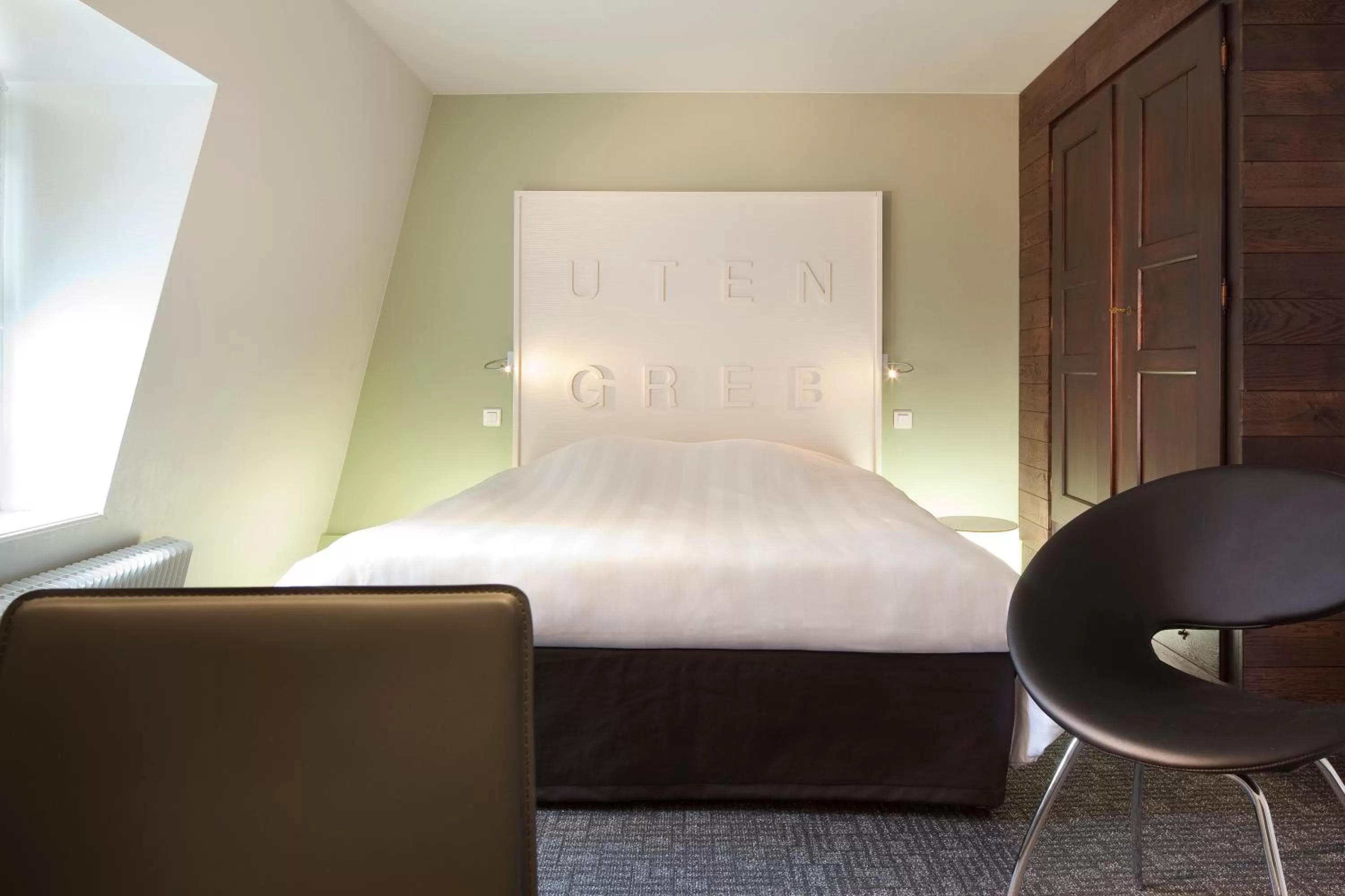 Photo of the whole room, Bed in Hôtel Gutenberg