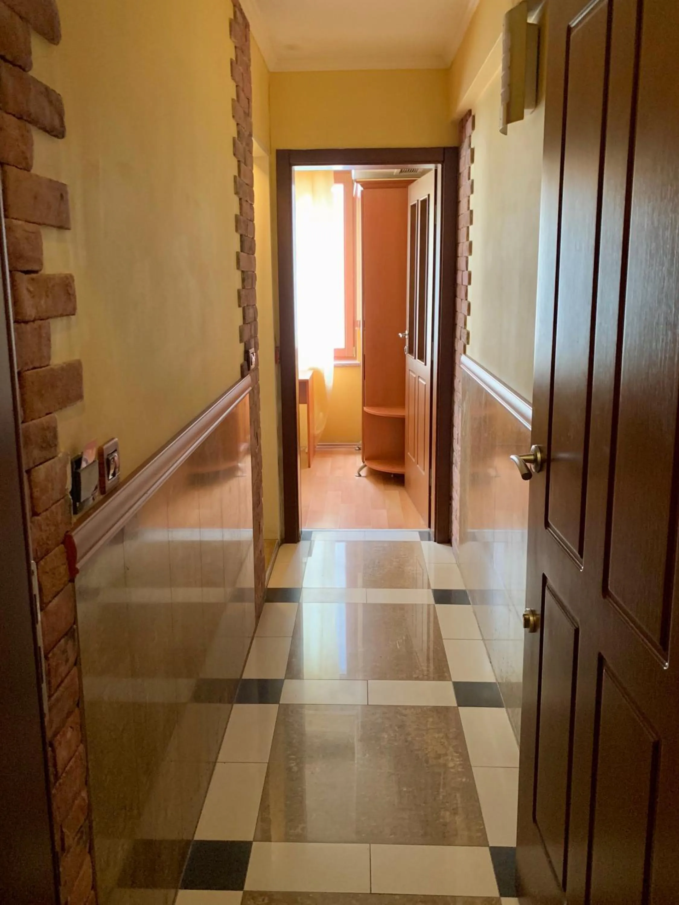 Area and facilities in California Hotel