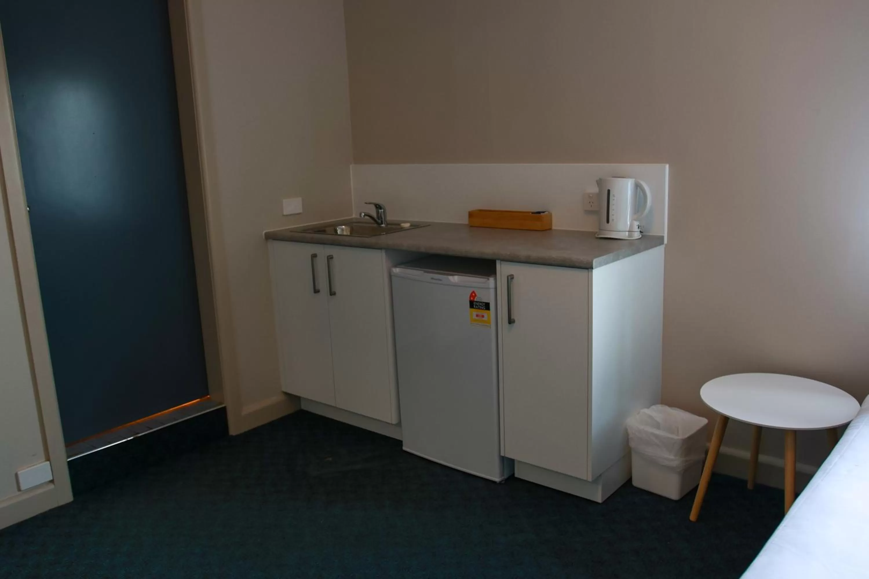 Kitchen/Kitchenette in Beltana Hotel