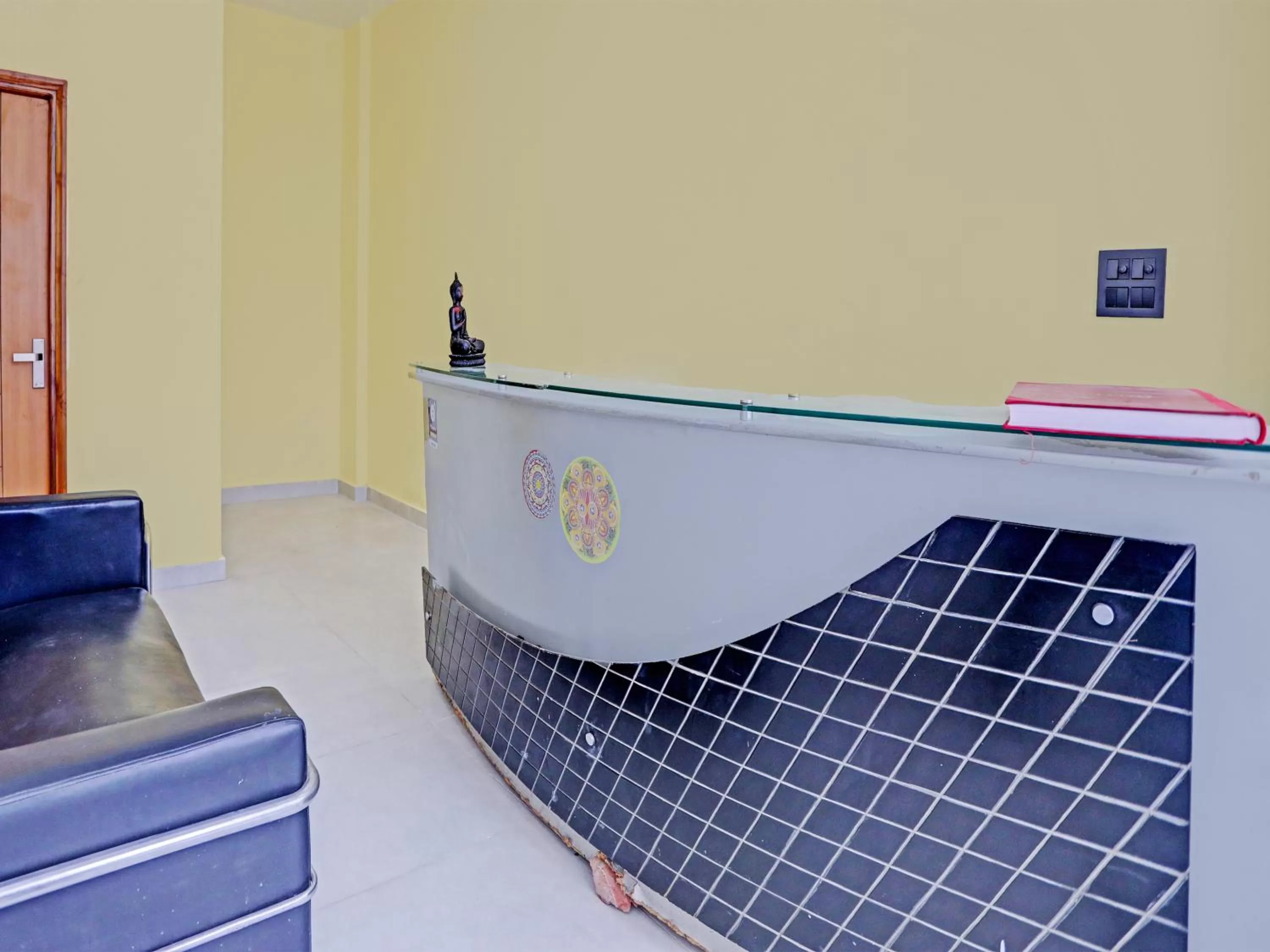 Lobby or reception in Hotel Golden Admire - Couple Friendly Hotel Noida Sector - 56