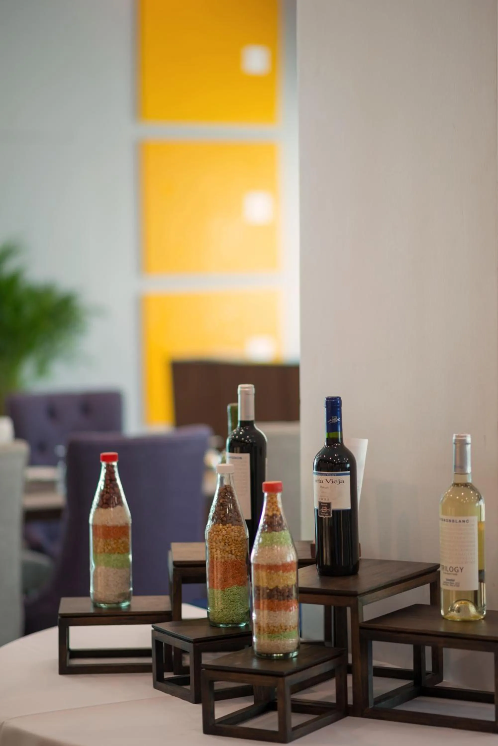 Restaurant/places to eat in Wyne Hotel