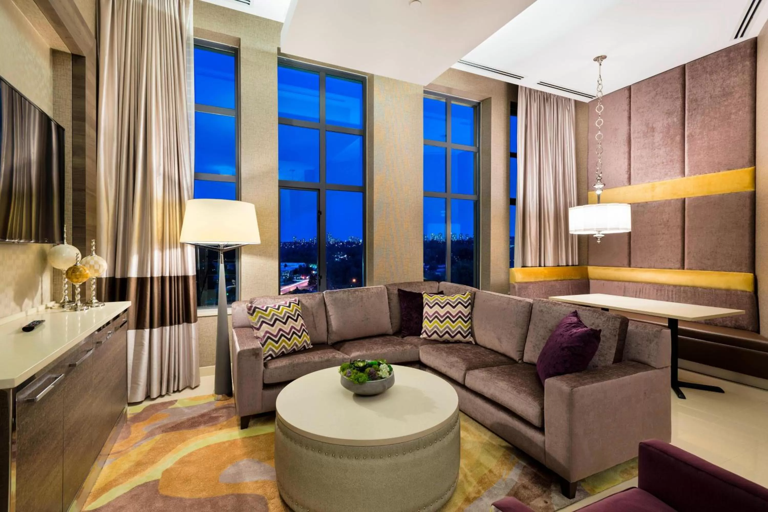 Bedroom in Delta Hotels by Marriott Burnaby Conference Centre