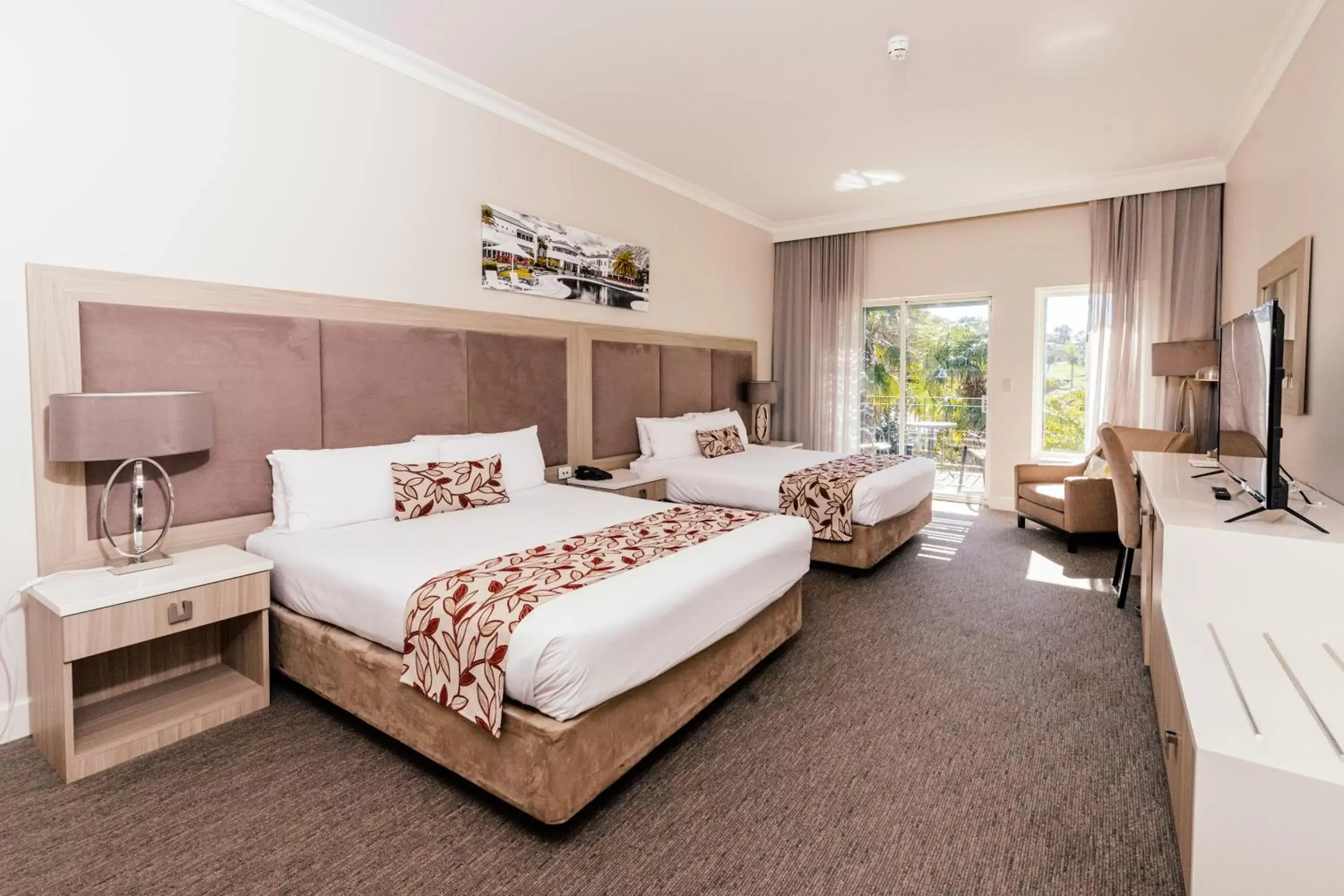 Twin Room with Lake View in Joondalup Resort Twin Room with Lake View in Joondalup Resort