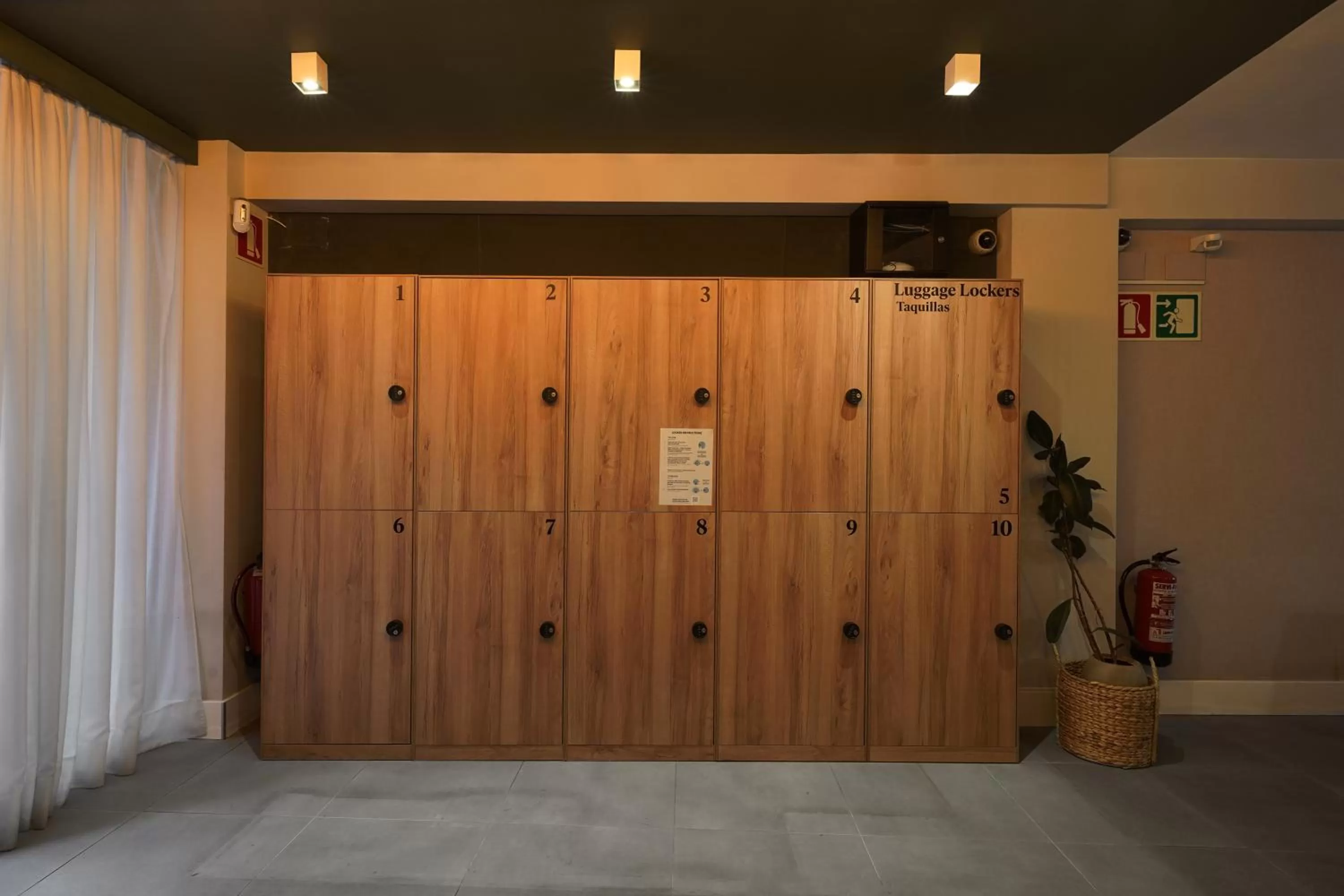 microwave in Numa Barcelona Brio