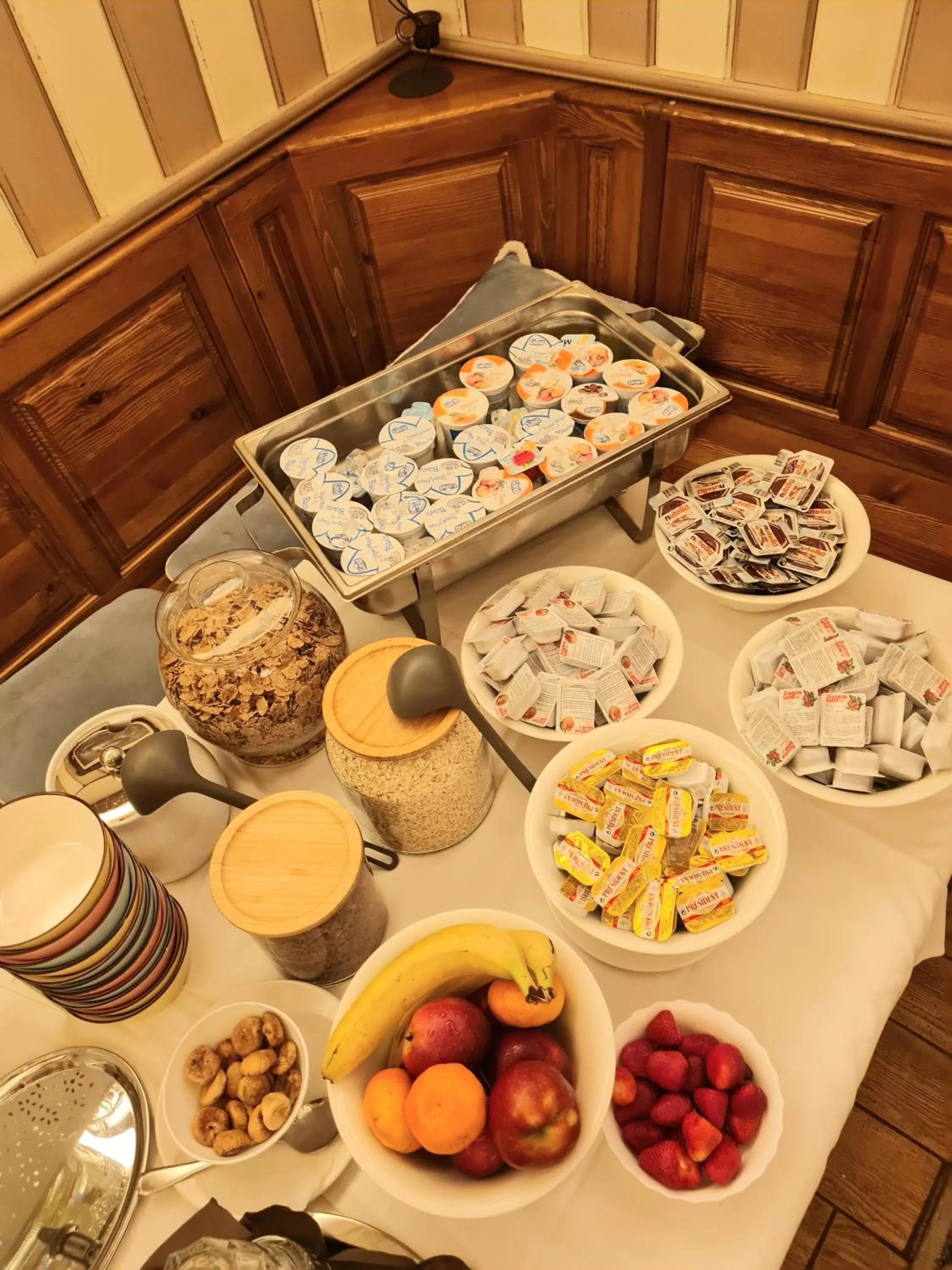 Buffet breakfast in AZUR ROOMS LJUBLJANA