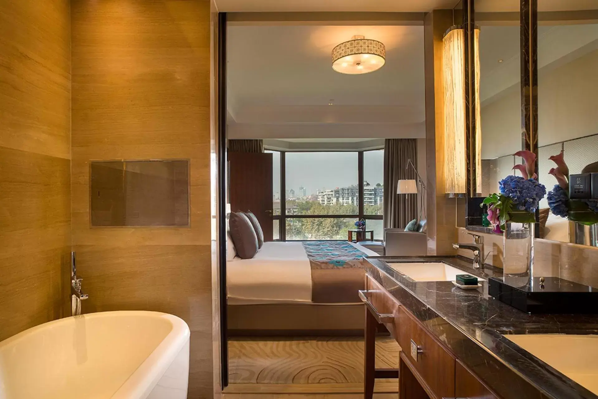 Luxury King Room with City View in Sofitel Hangzhou Westlake Luxury King Room with City View in Sofitel Hangzhou Westlake