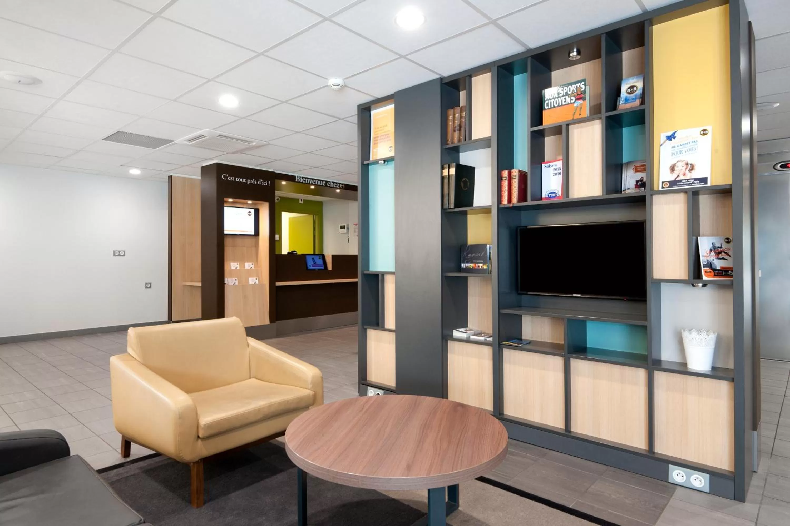 Lobby or reception in B&B HOTEL Lyon Sud États-Unis